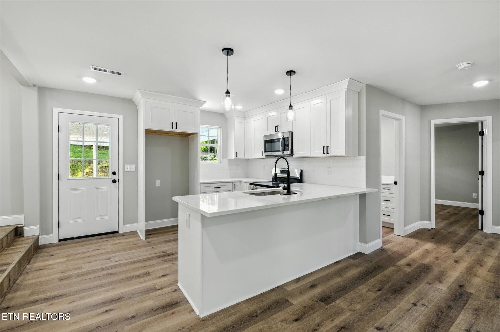 1309 Summit St Property Photo 9