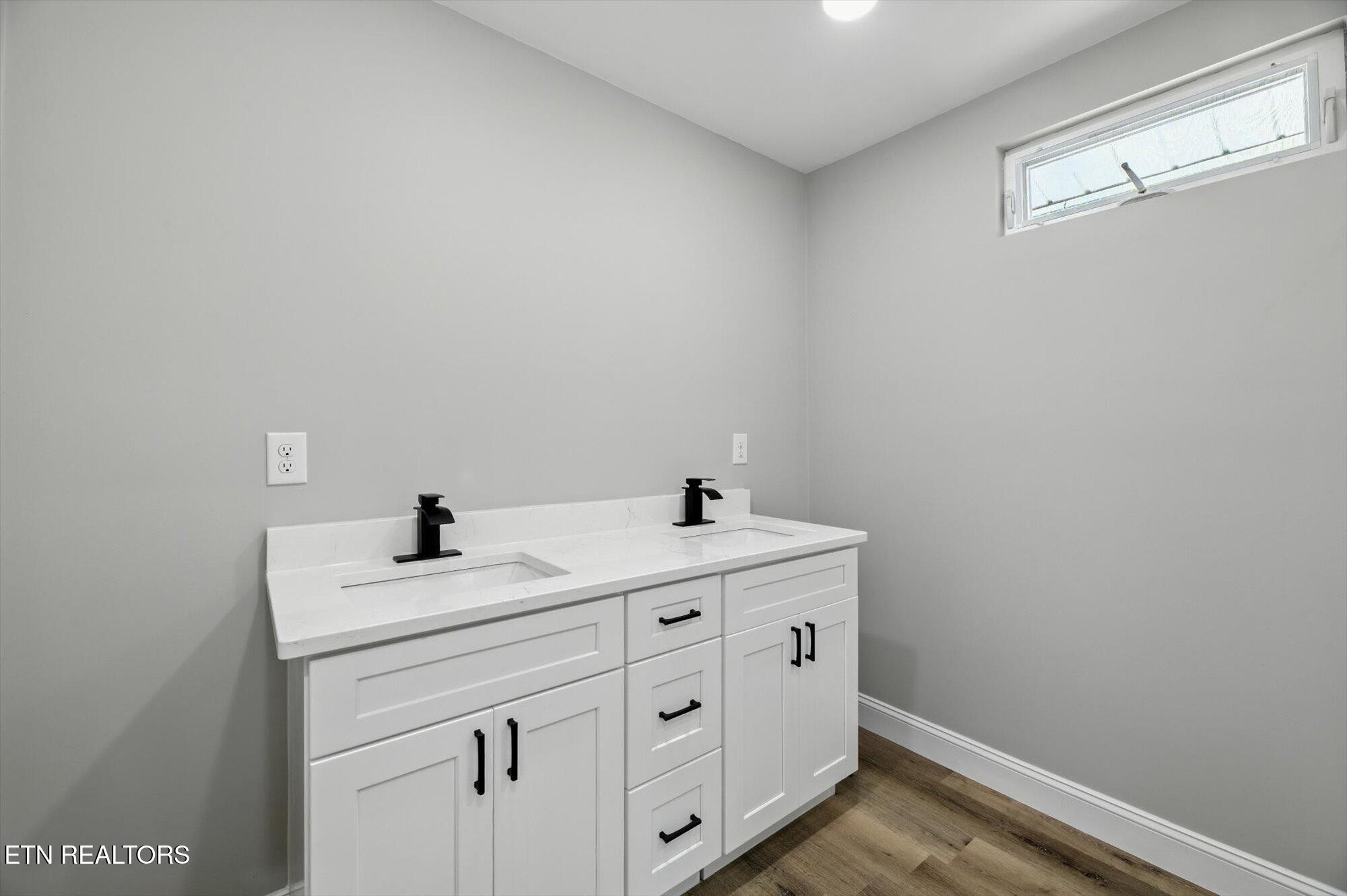 1309 Summit St Property Photo 18