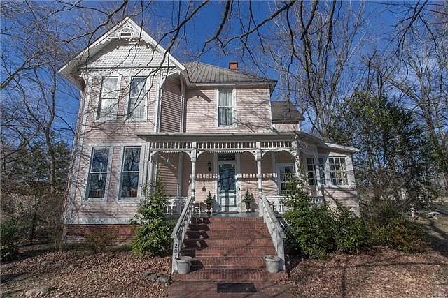 207 Webb Rd, E Property Photo 1