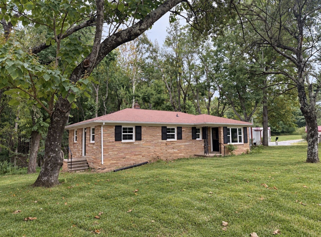 1351 Siloam Church Rd Property Photo 1