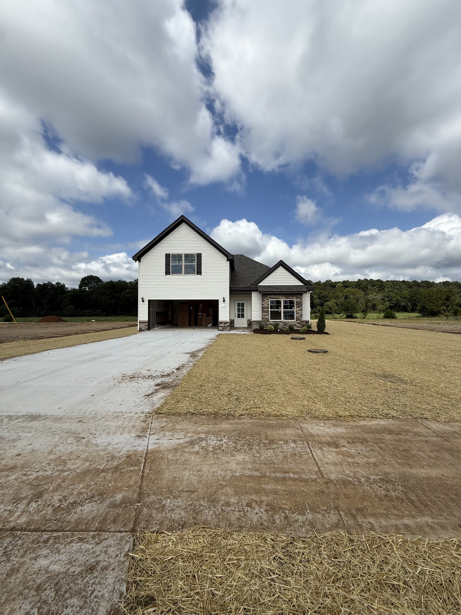 734 Creekbend Ln Property Photo 1
