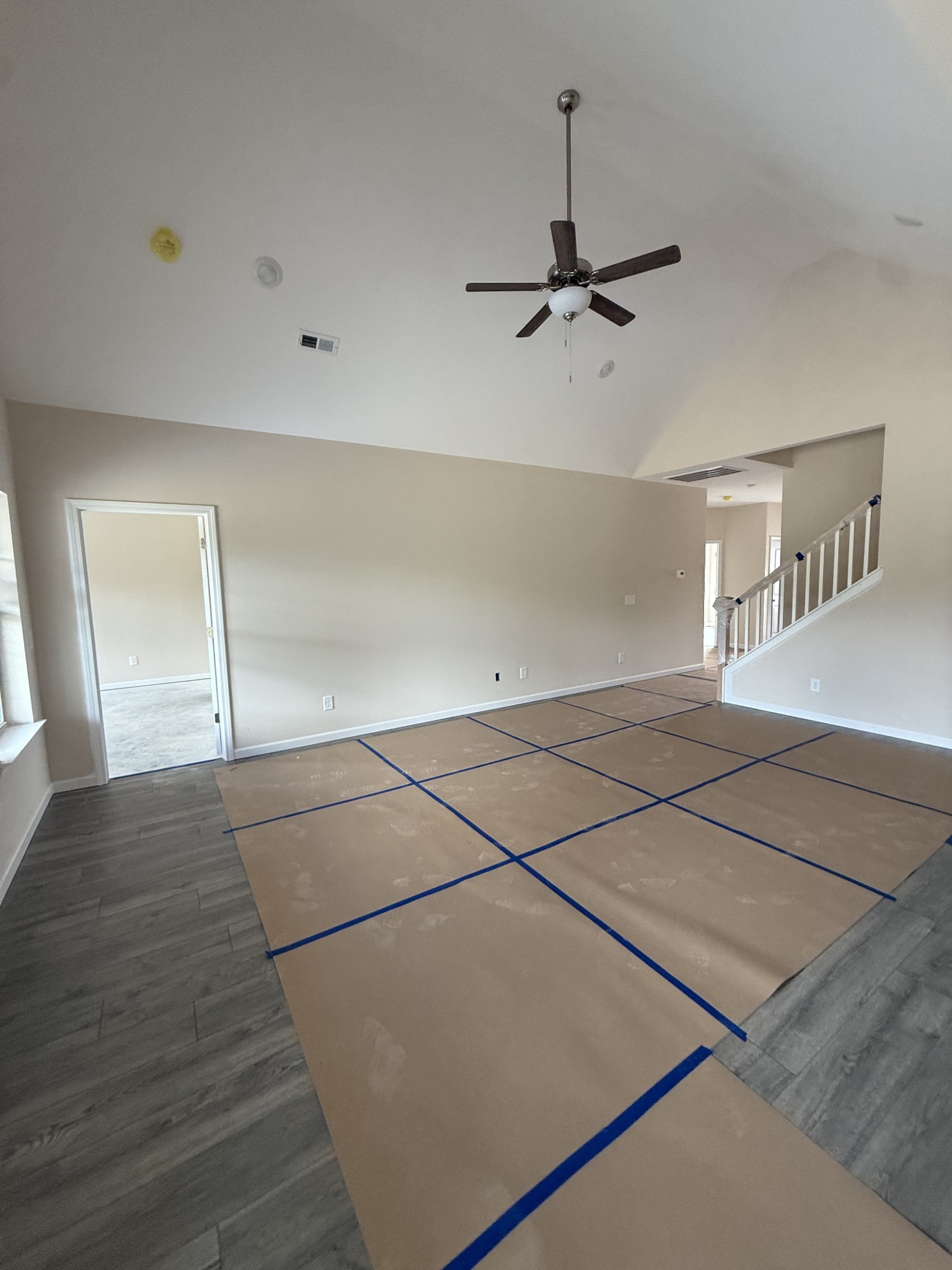 734 Creekbend Ln Property Photo 2