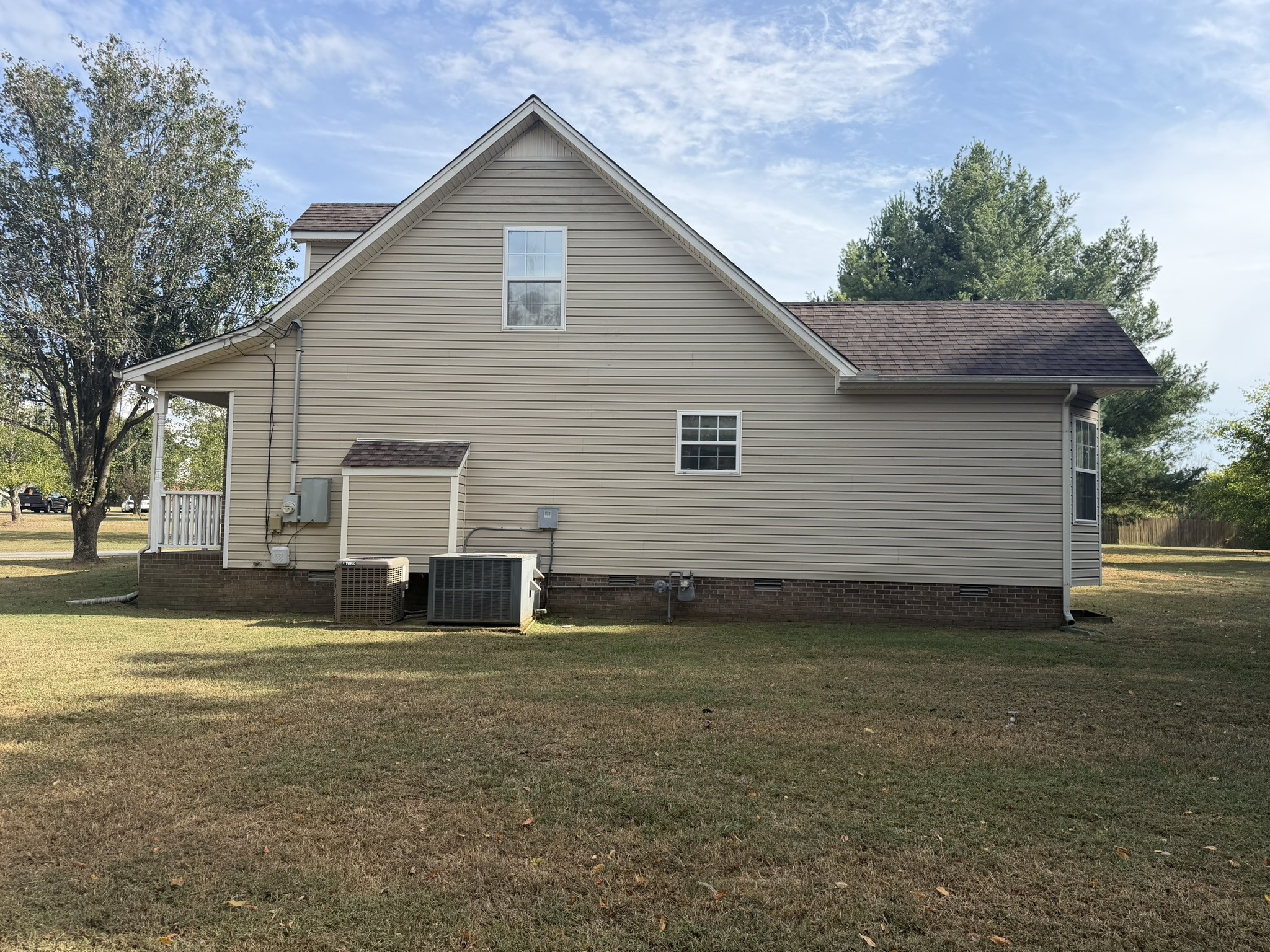 2039 Sterling St Property Photo 4