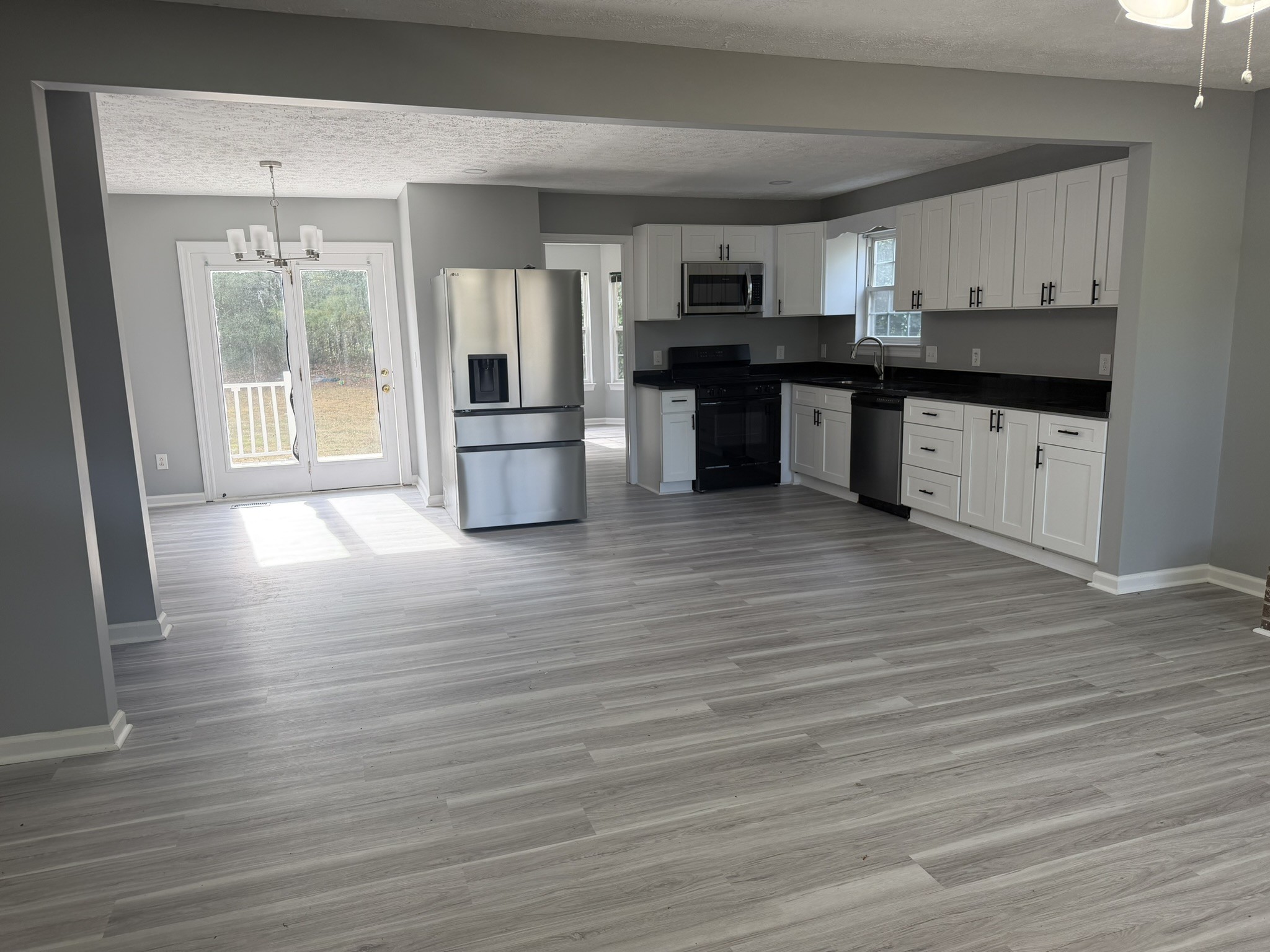 2039 Sterling St Property Photo 6