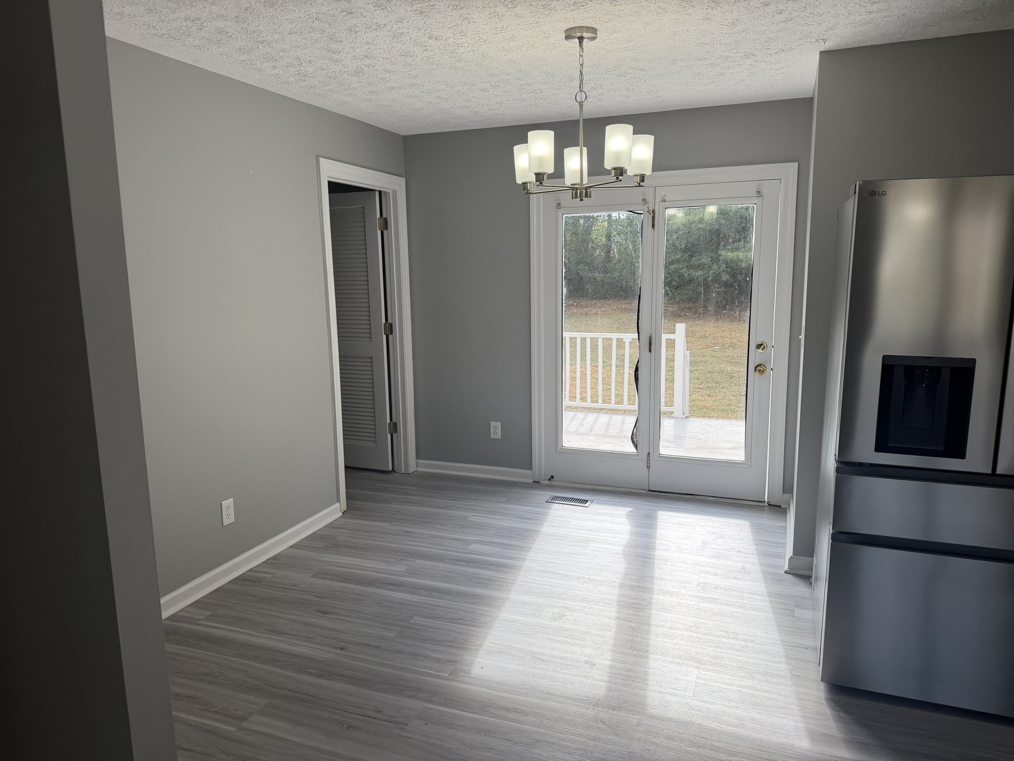 2039 Sterling St Property Photo 8