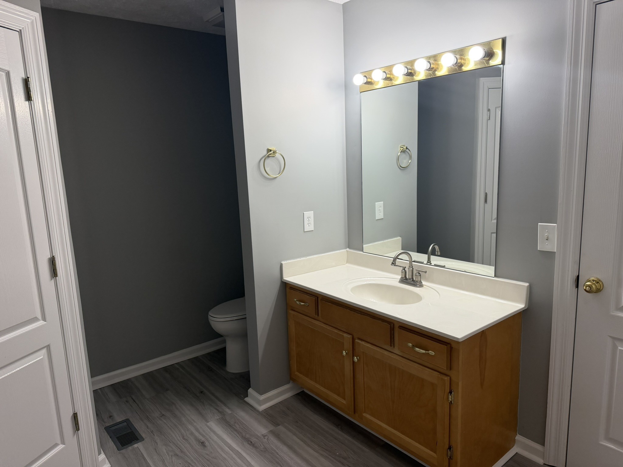 2039 Sterling St Property Photo 13