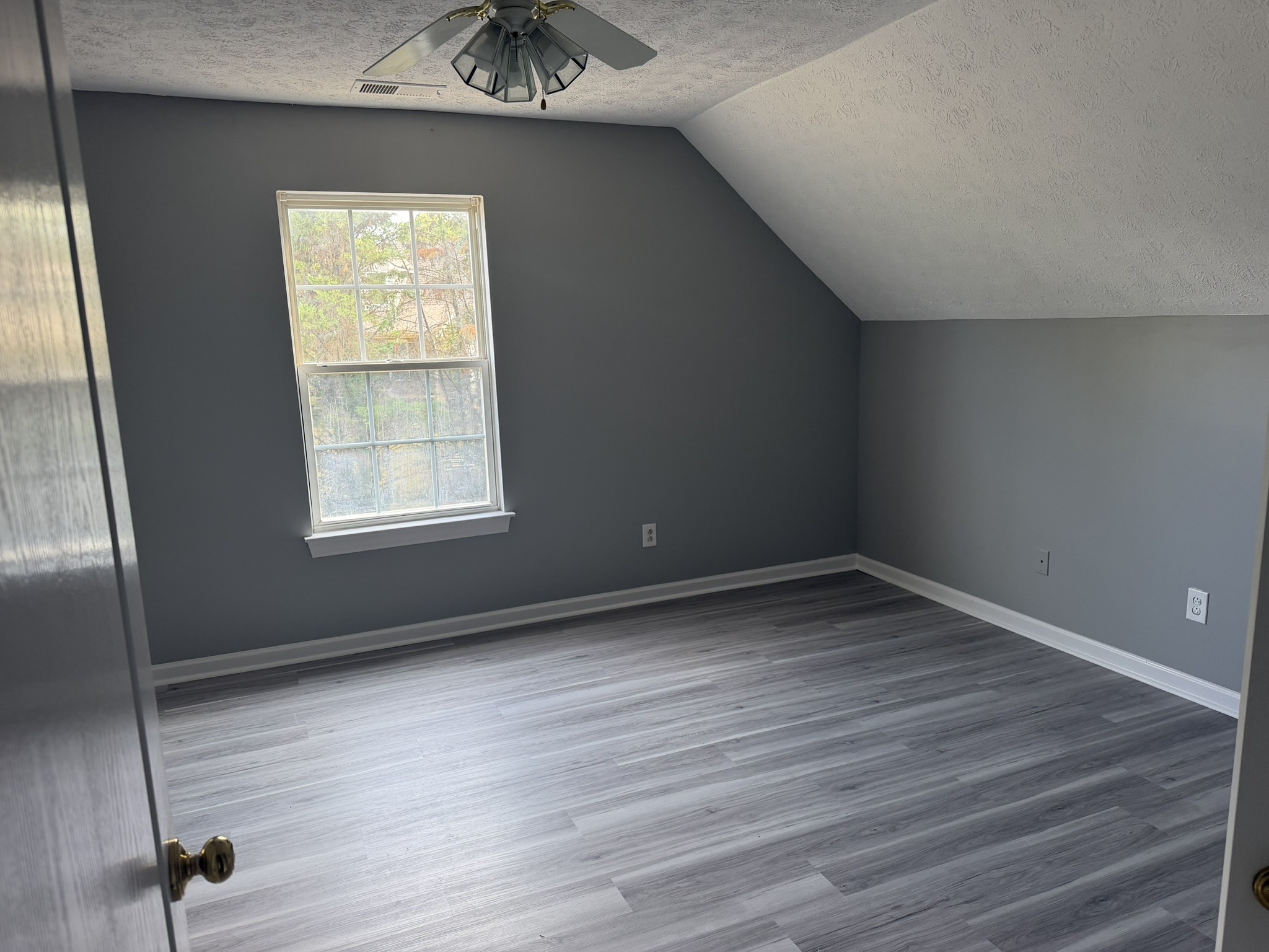 2039 Sterling St Property Photo 16