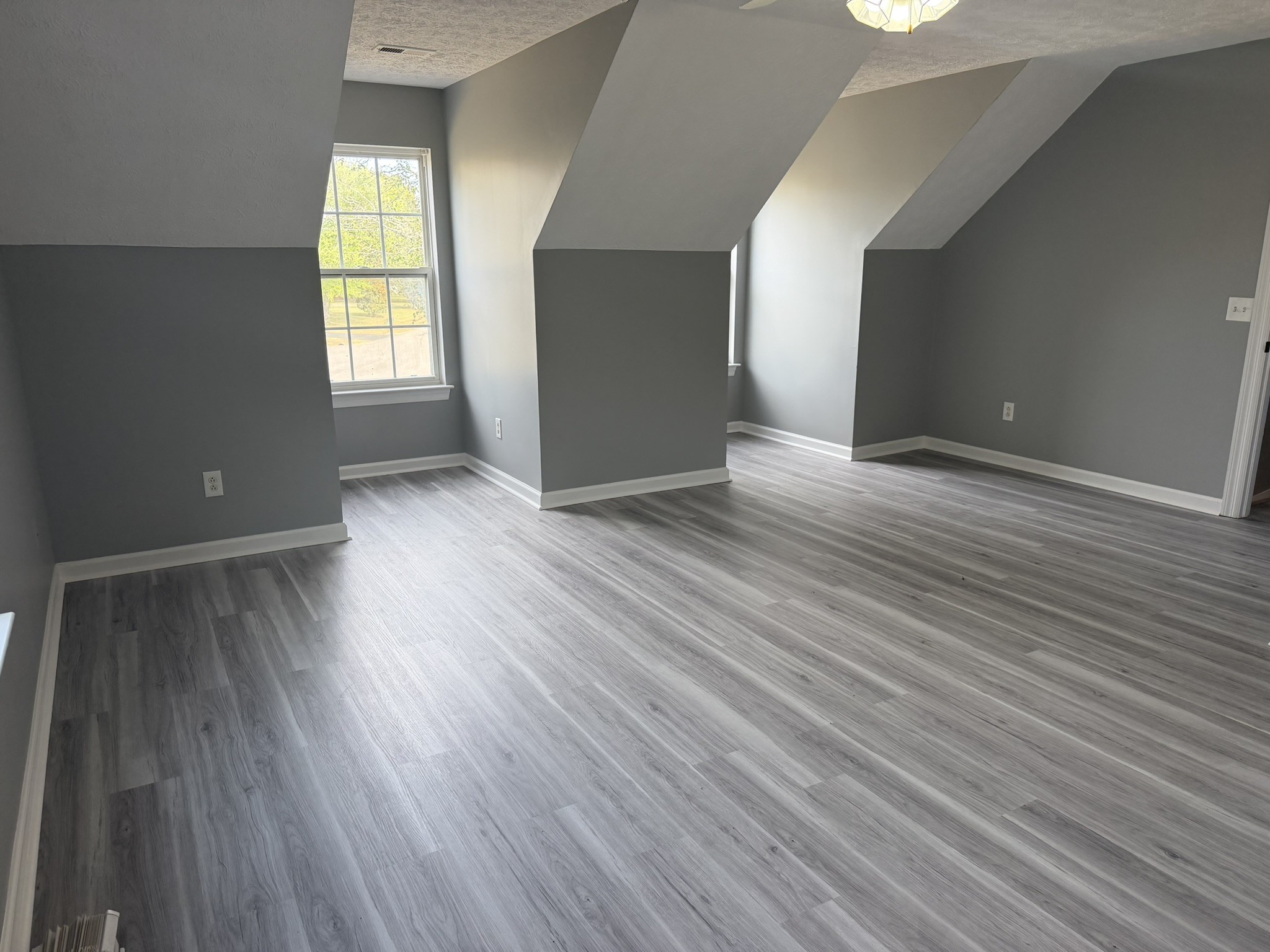 2039 Sterling St Property Photo 19