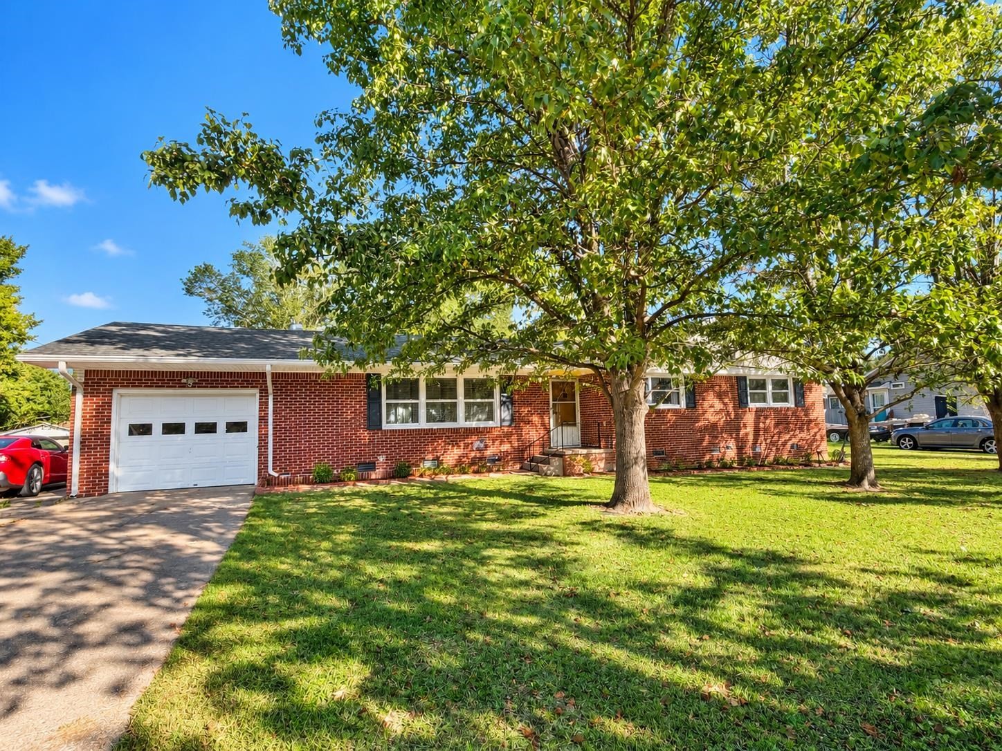 295 Claybrook Dr Property Photo 1