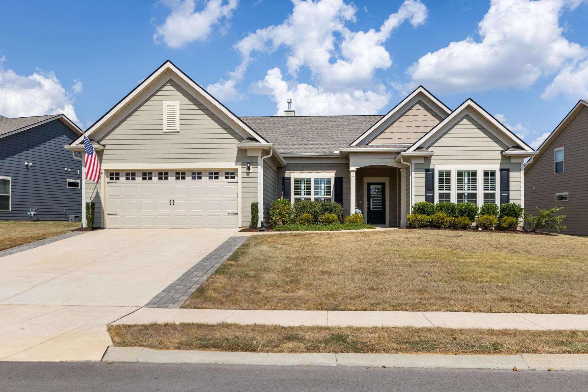 5024 Lincoln Gln Property Photo 1