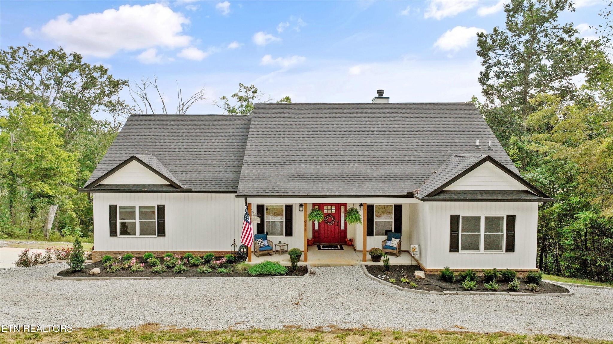 914 Skyline Drive Property Photo 1