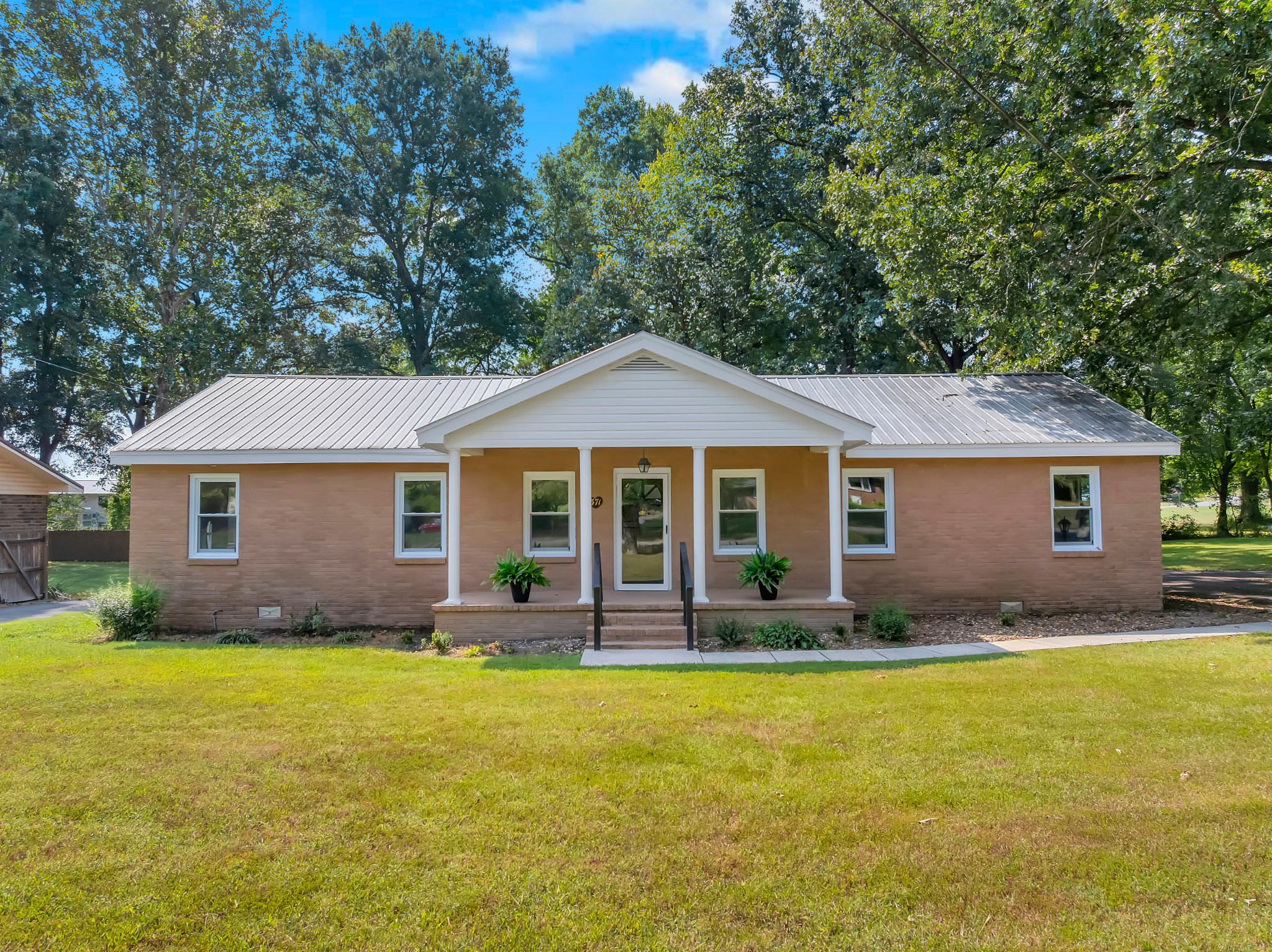 371 Myers Rd Property Photo 1