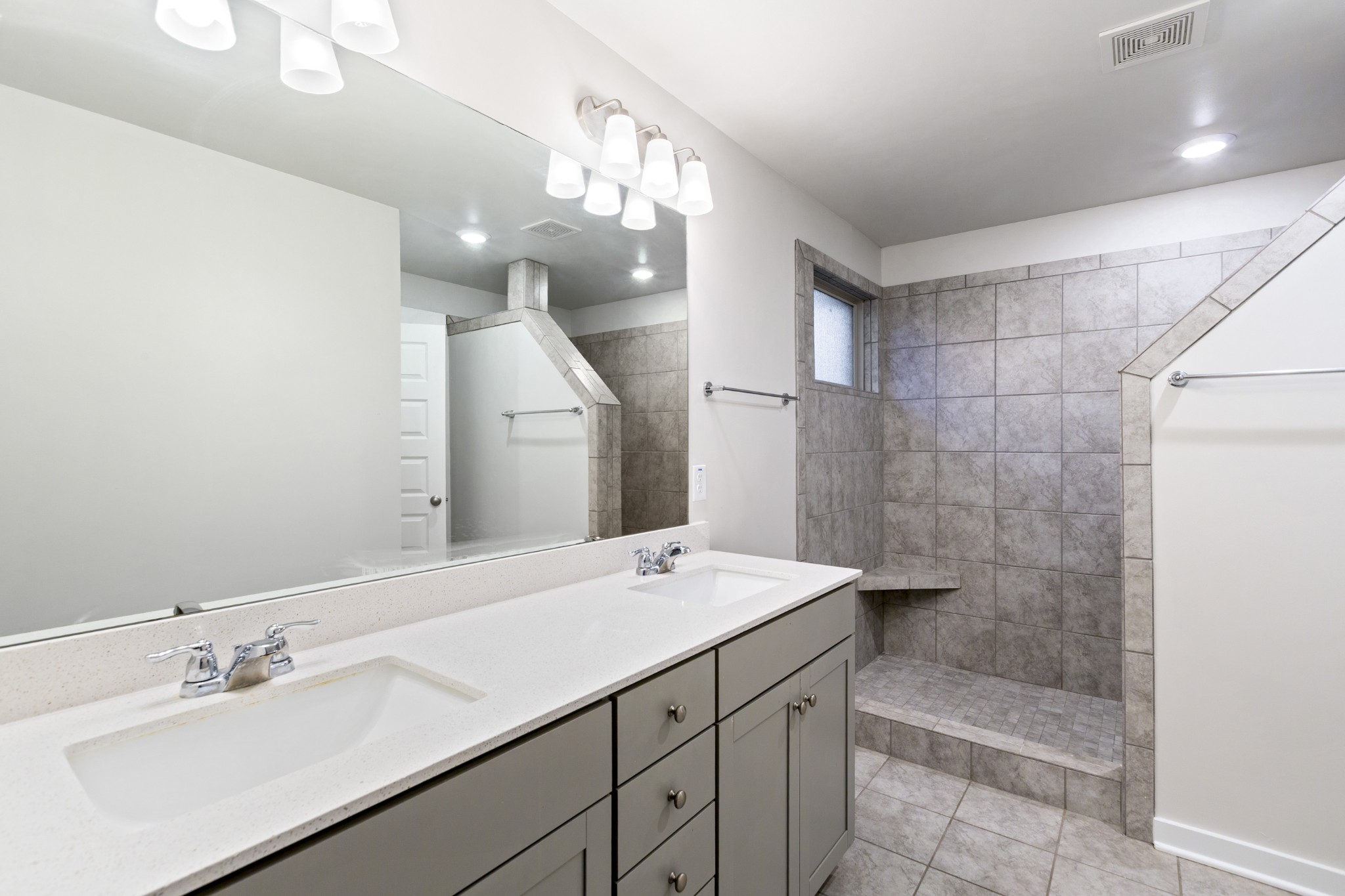 814 Yakima Way Property Photo 13