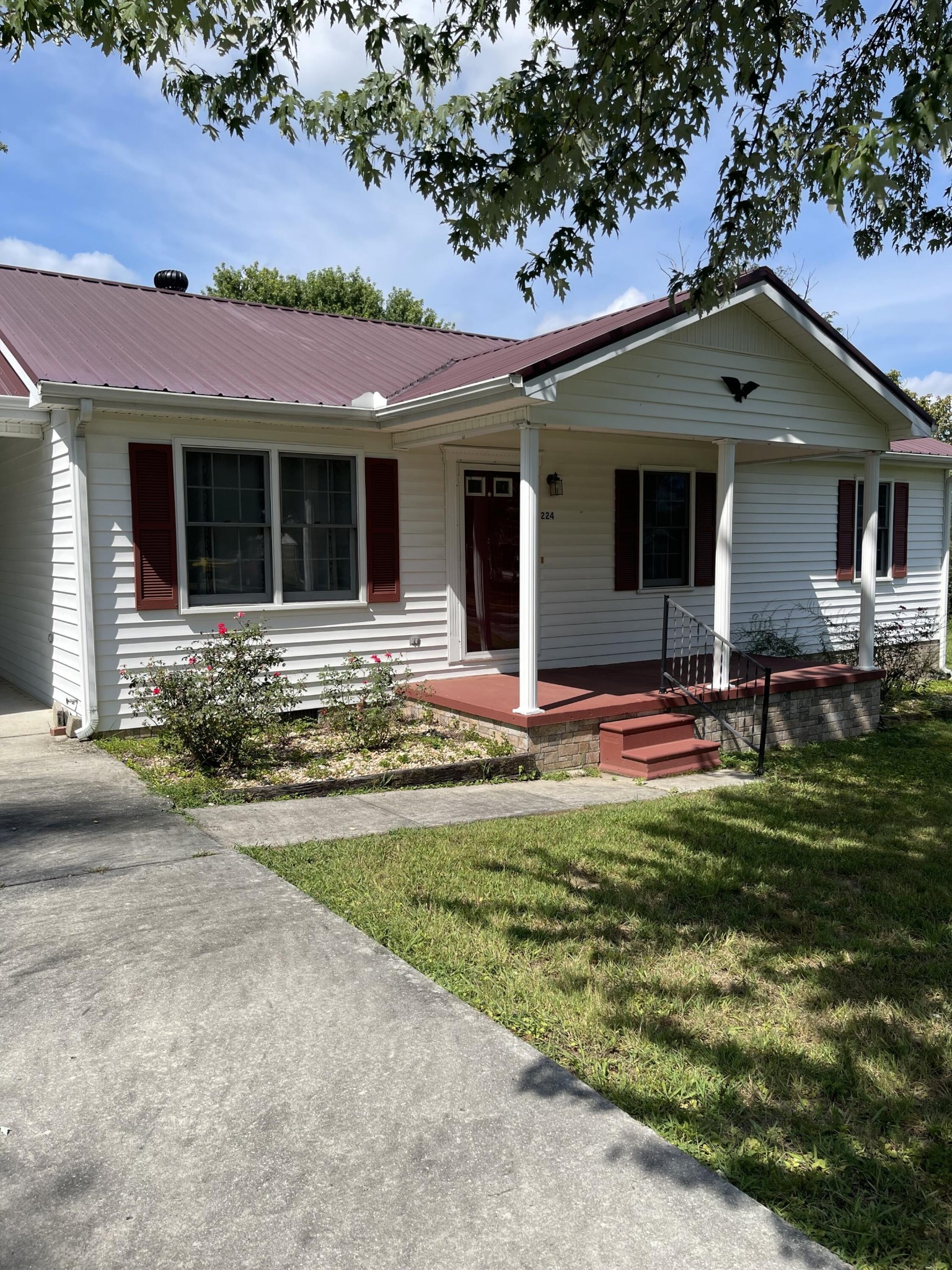 224 Wesley St Property Photo 1