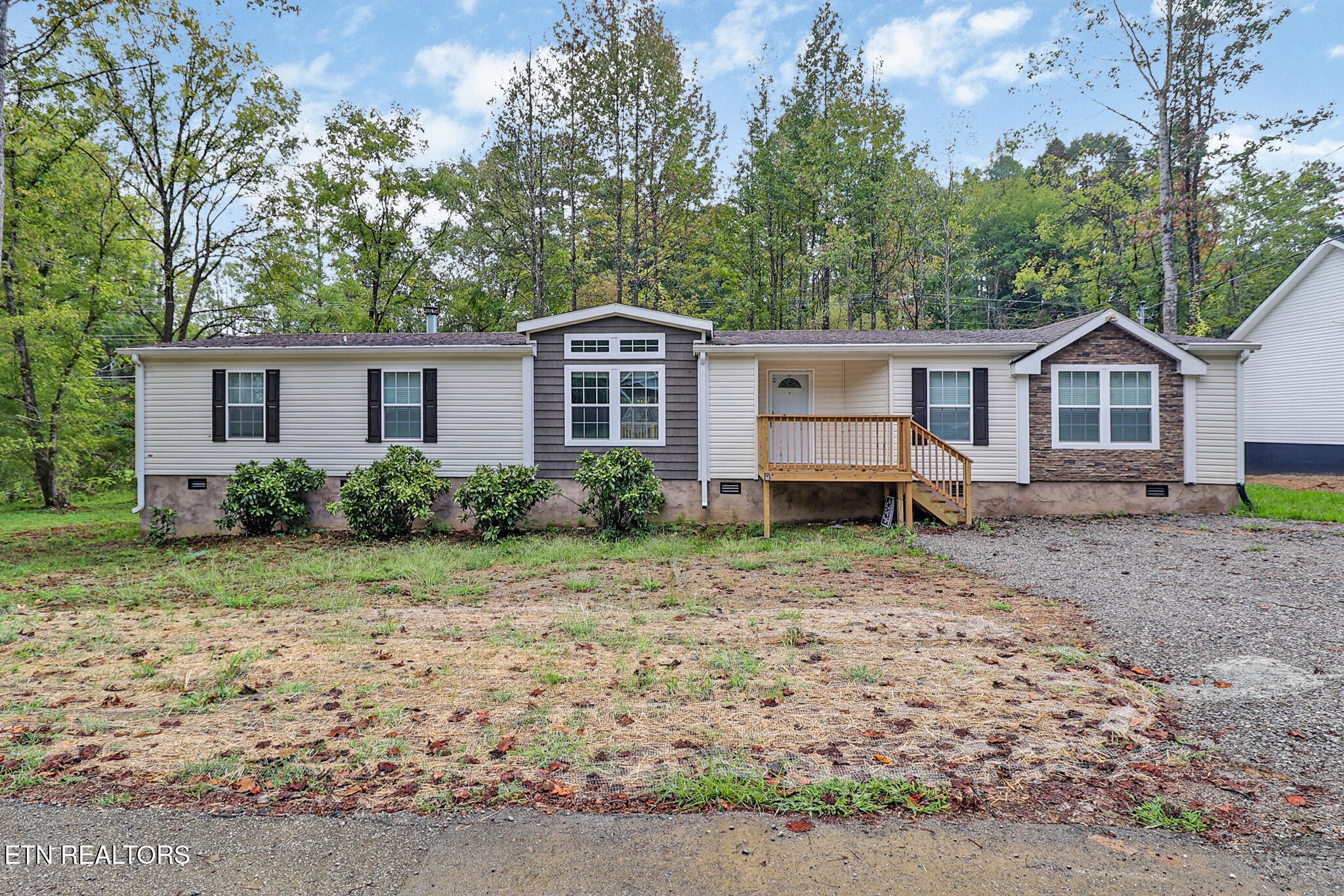 681 Hen Valley Rd Property Photo 1