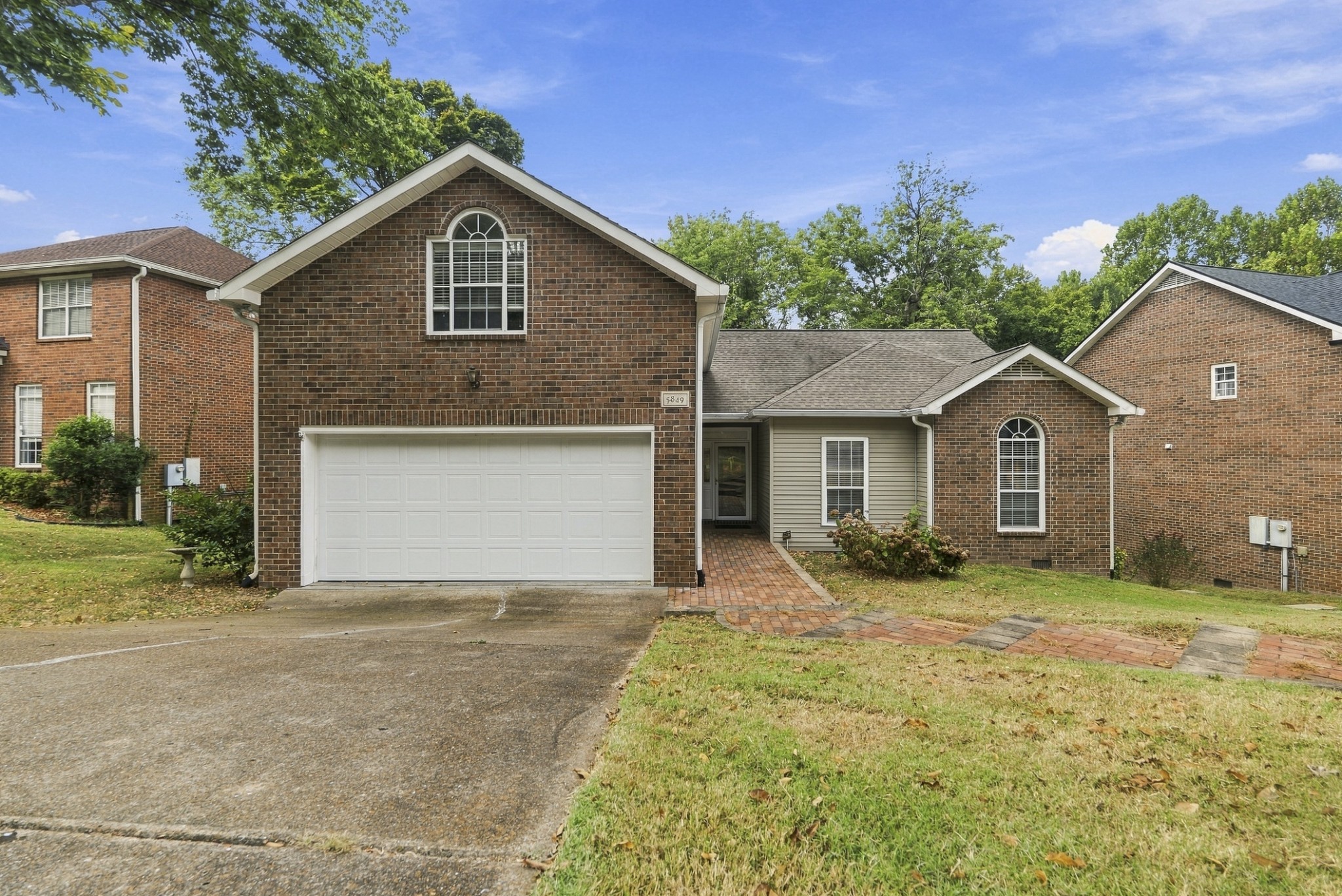 5849 Woodlands Ave Property Photo 1