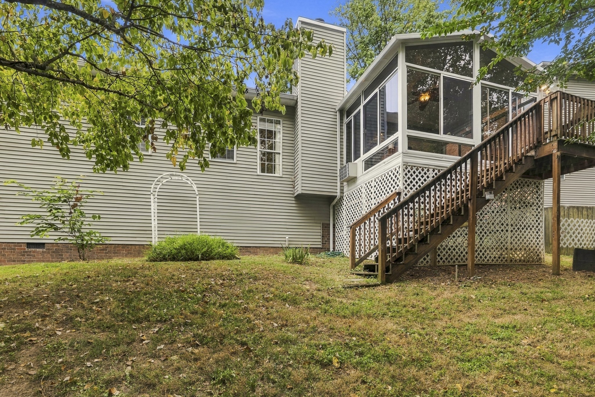 5849 Woodlands Ave Property Photo 3