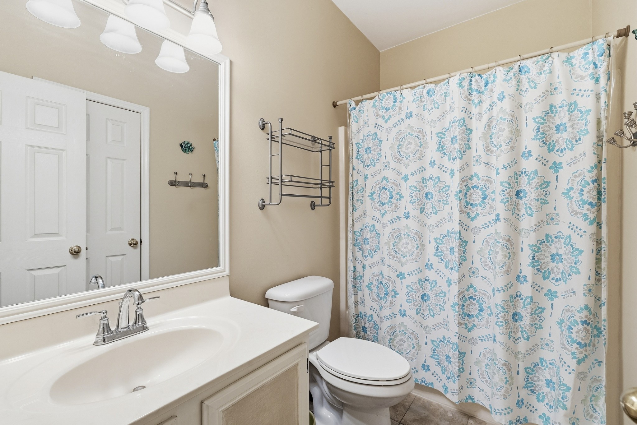 5849 Woodlands Ave Property Photo 15