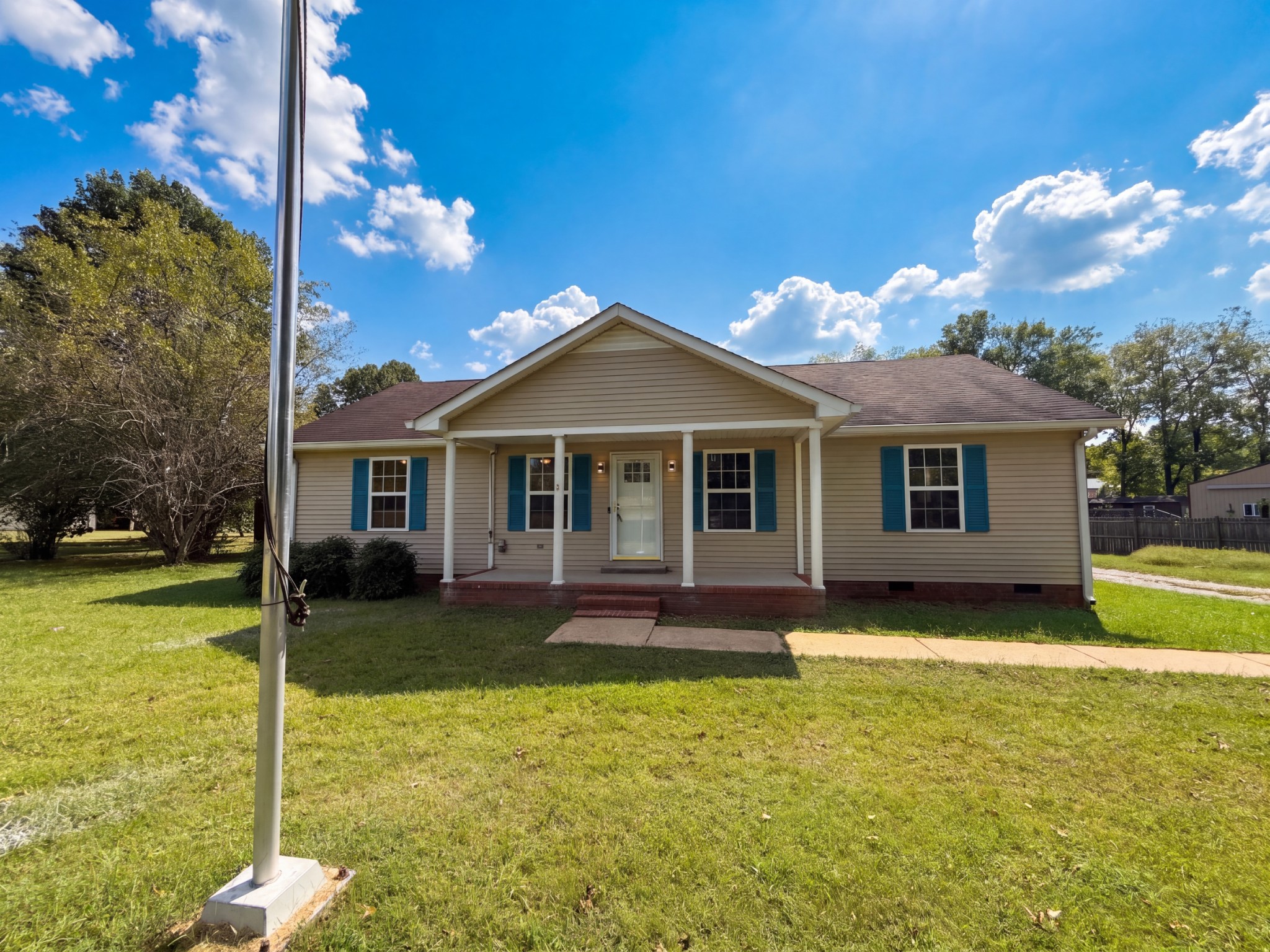 1817 Twin Caves Dr Property Photo 1