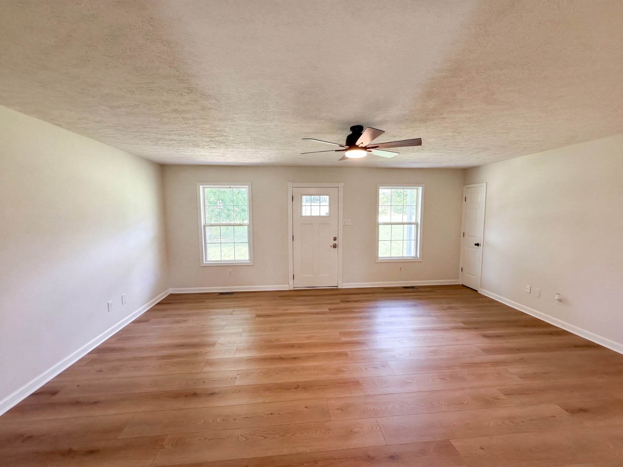 1817 Twin Caves Dr Property Photo 3