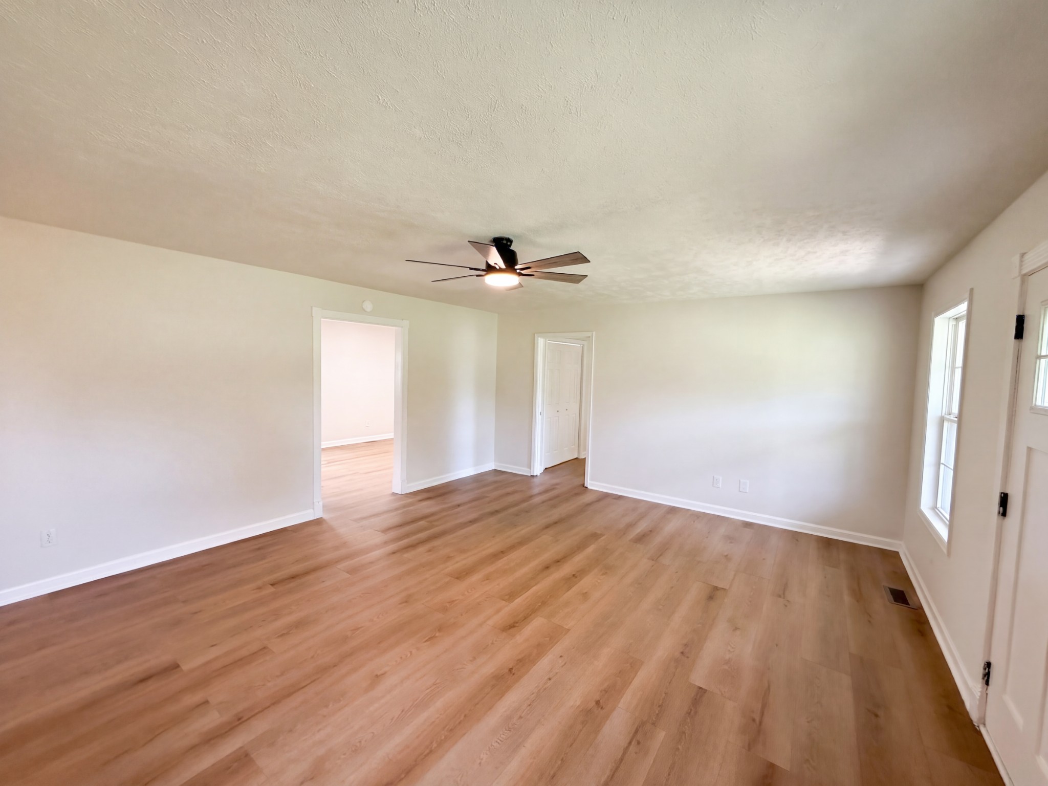 1817 Twin Caves Dr Property Photo 10