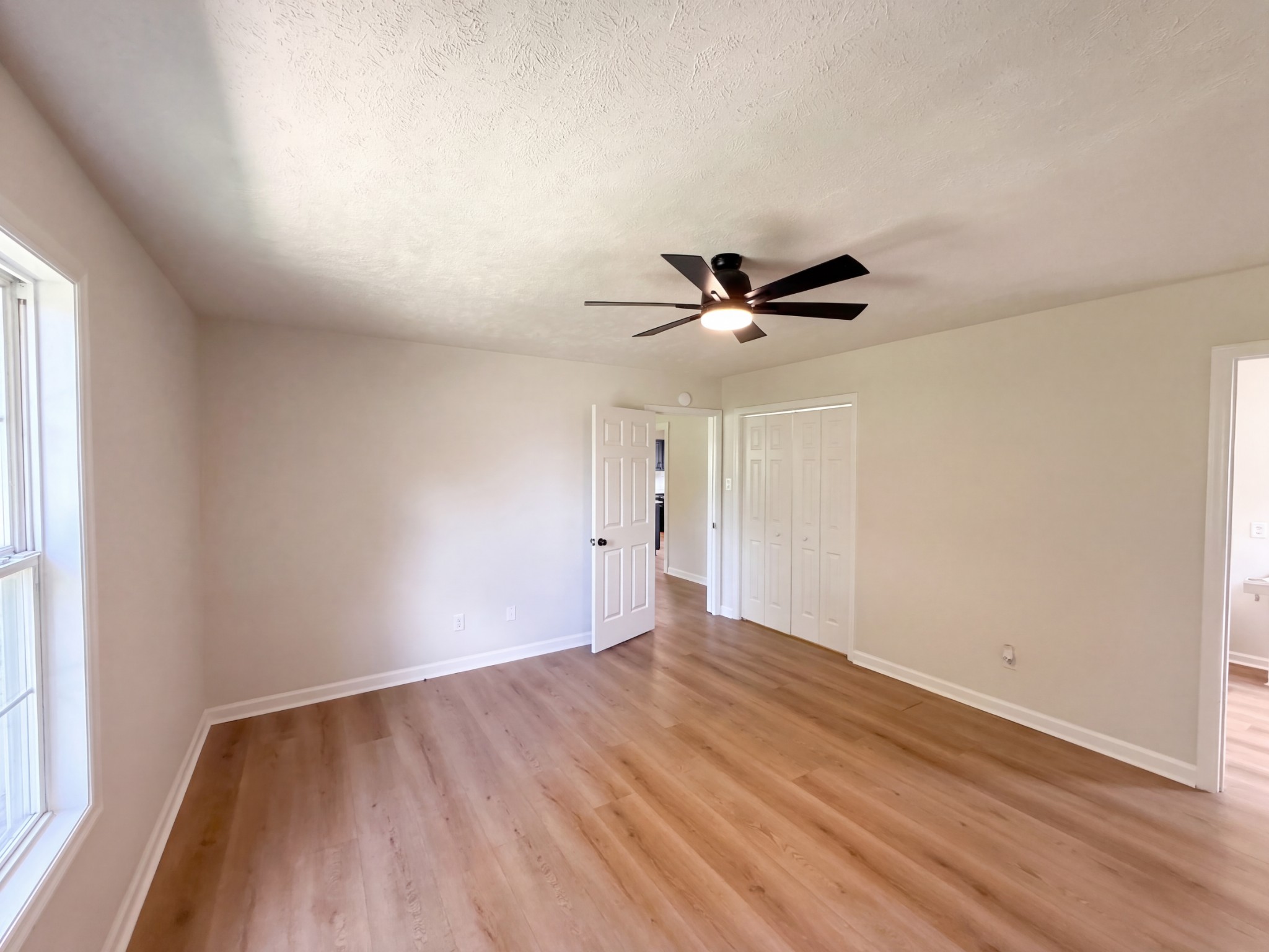 1817 Twin Caves Dr Property Photo 11