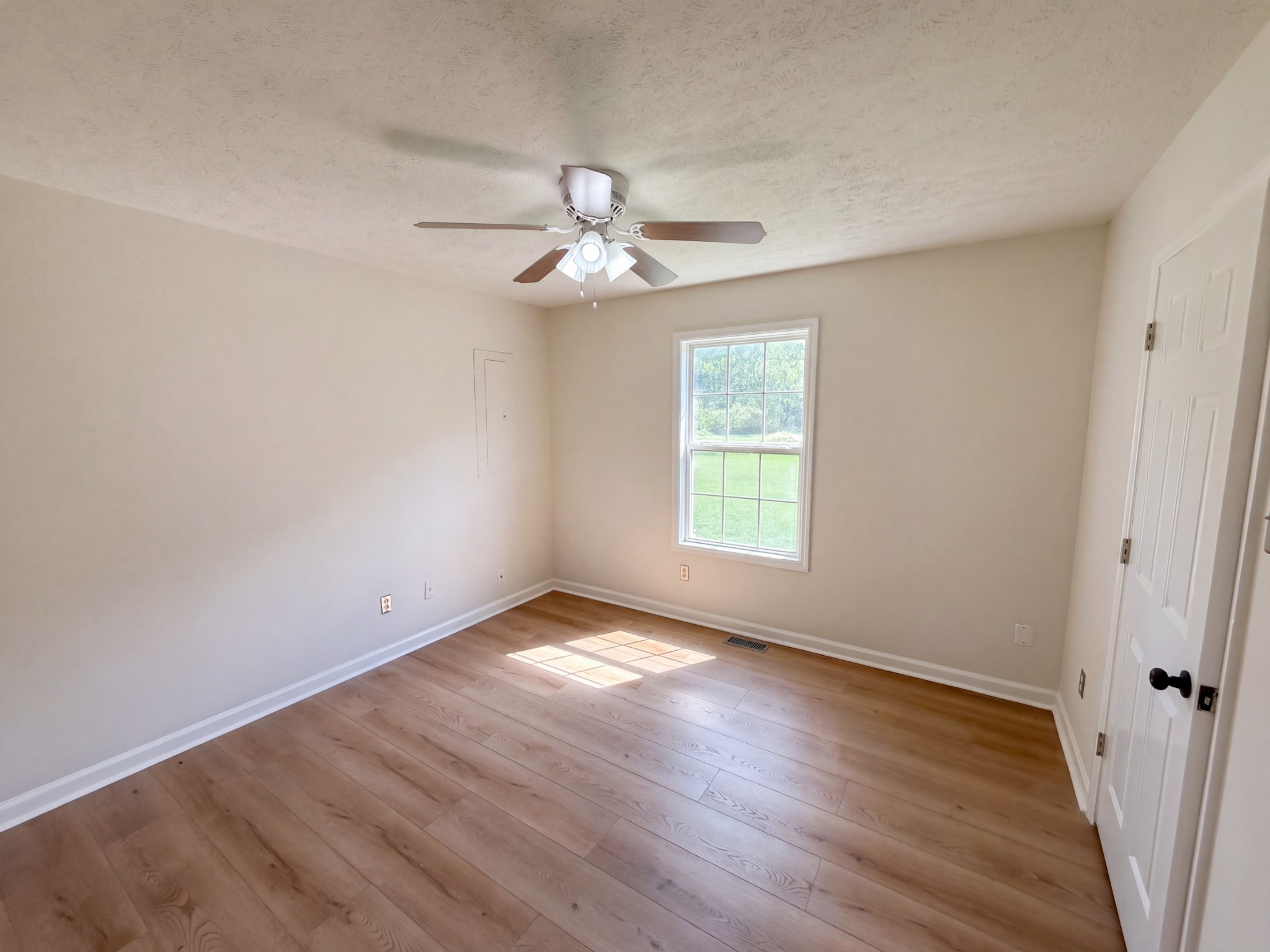 1817 Twin Caves Dr Property Photo 14