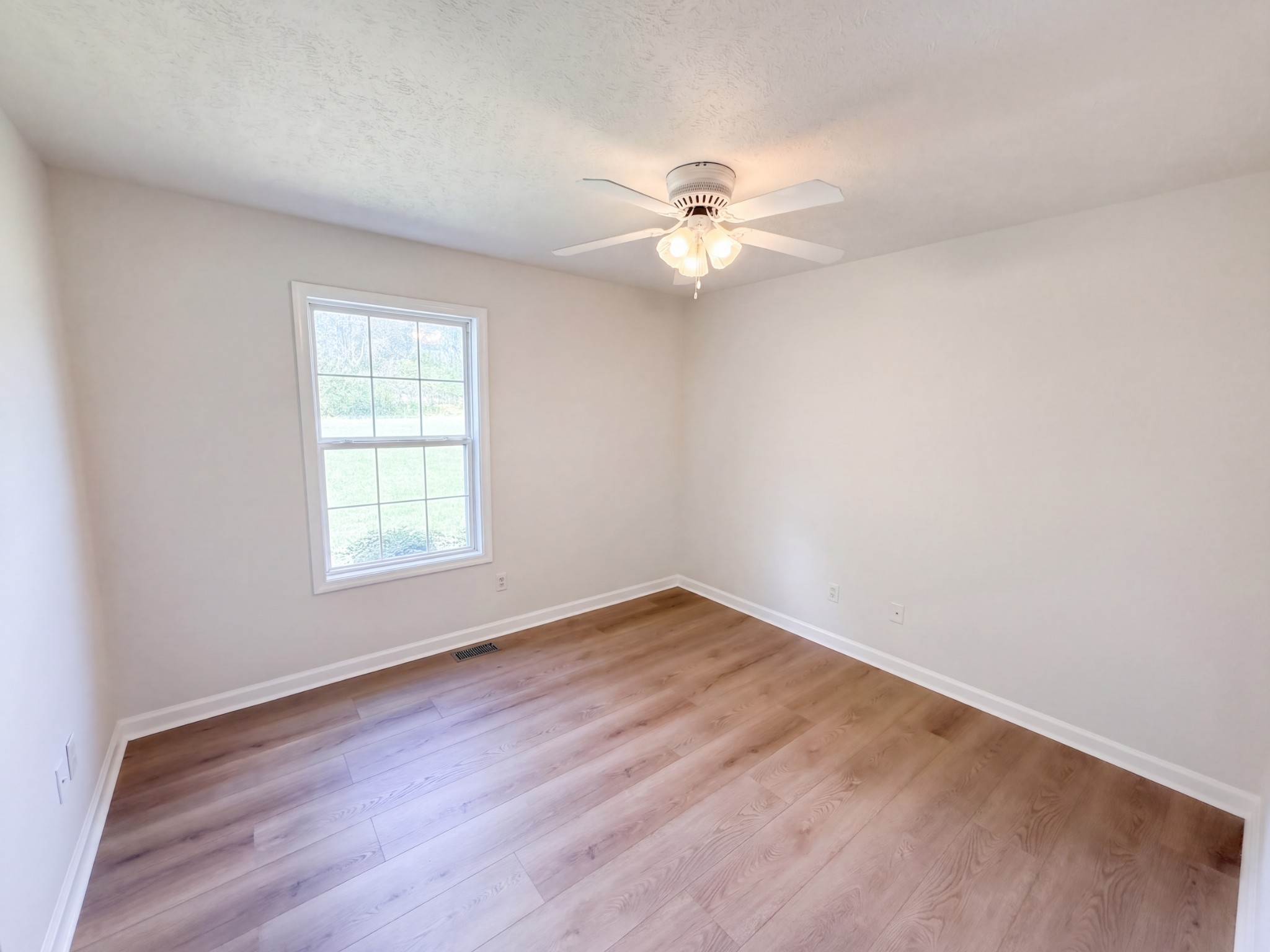 1817 Twin Caves Dr Property Photo 15