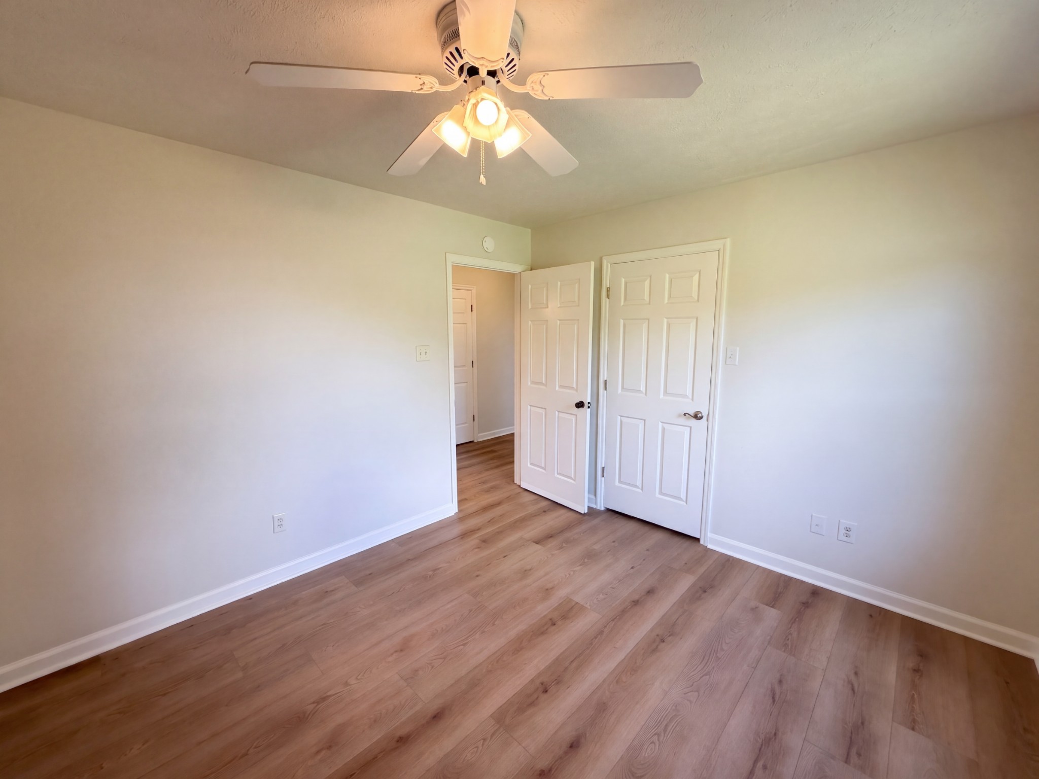 1817 Twin Caves Dr Property Photo 16