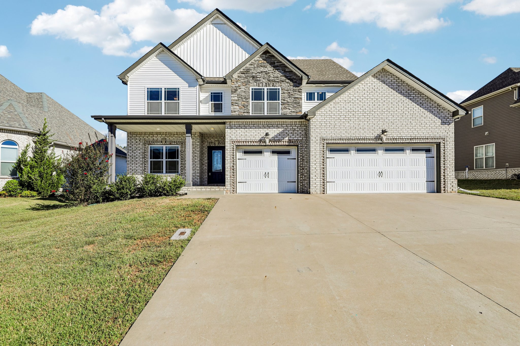 300 Bluebriar Trce Property Photo 1