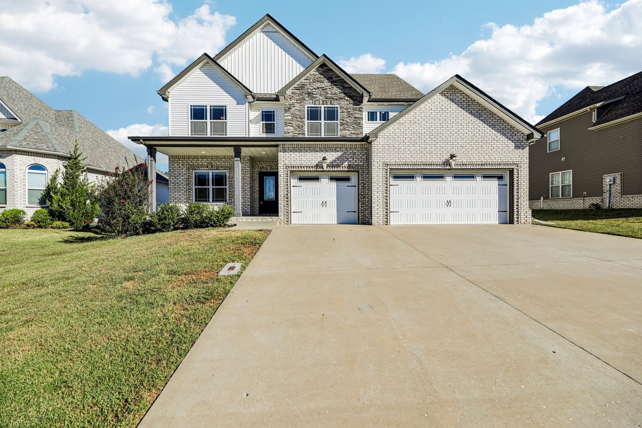 300 Bluebriar Trce Property Photo 2