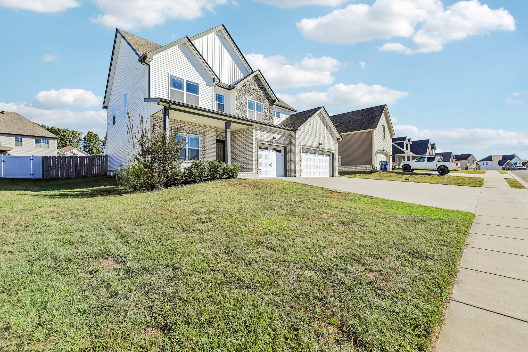 300 Bluebriar Trce Property Photo 3