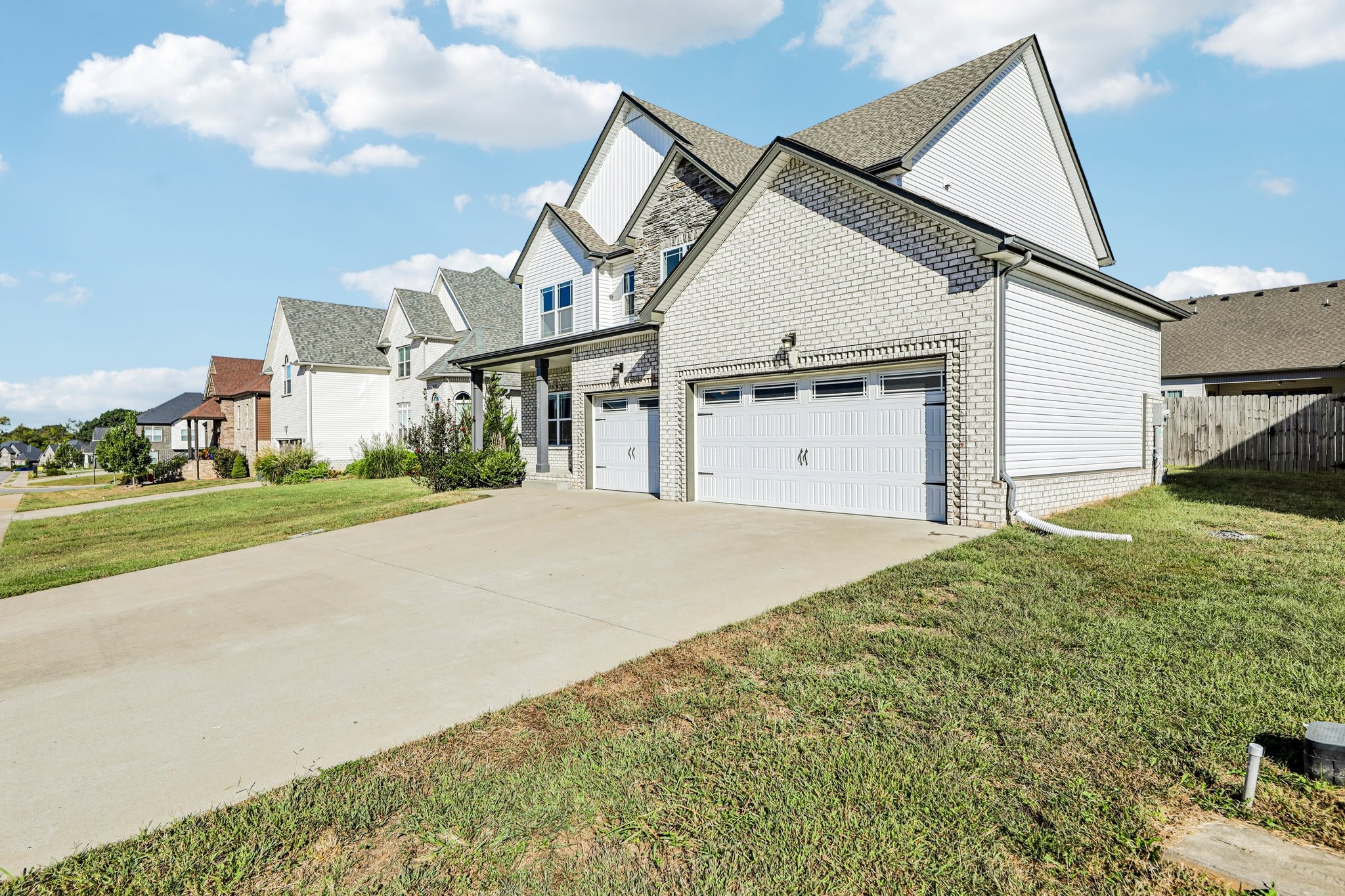 300 Bluebriar Trce Property Photo 4