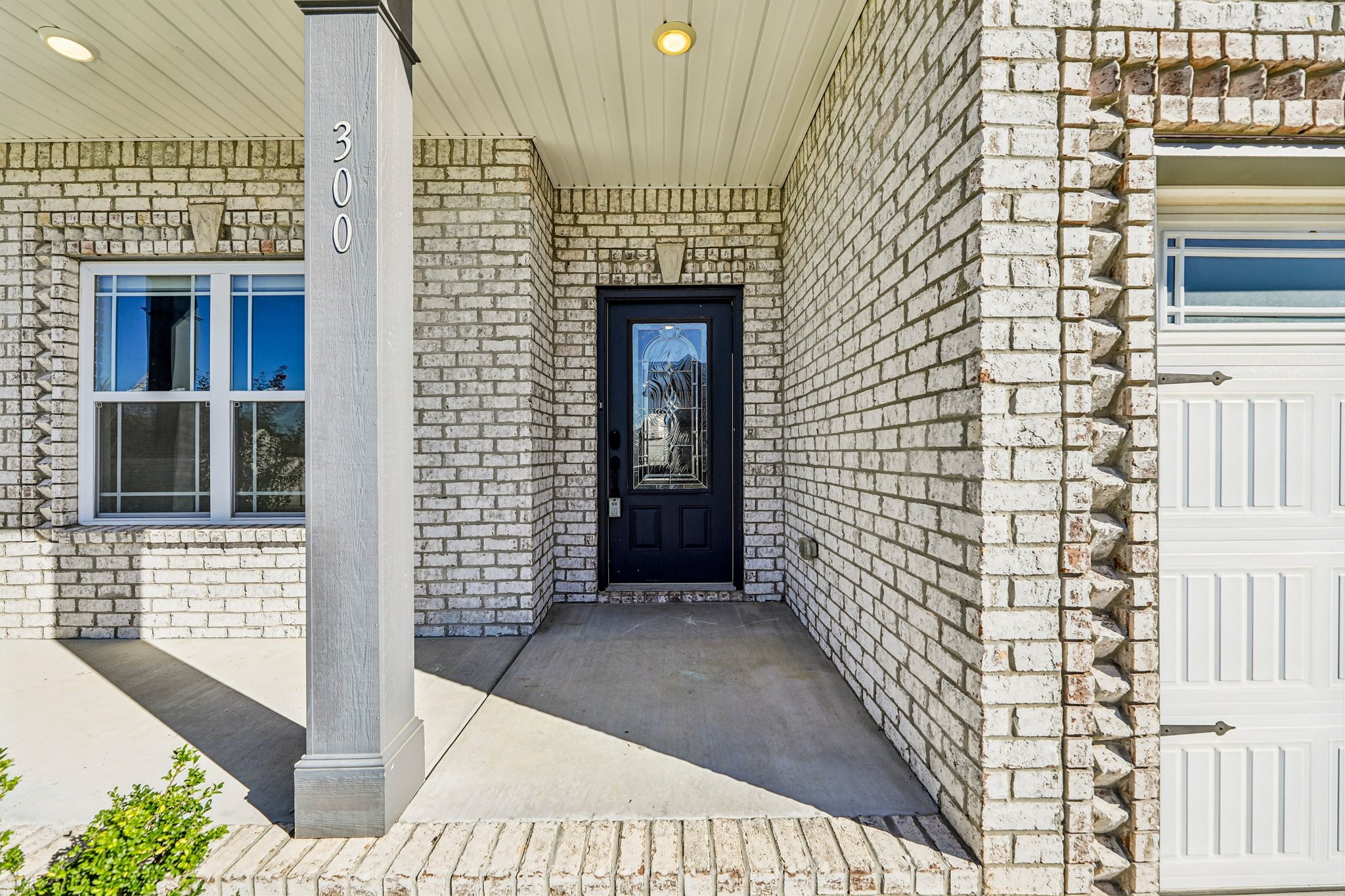 300 Bluebriar Trce Property Photo 6