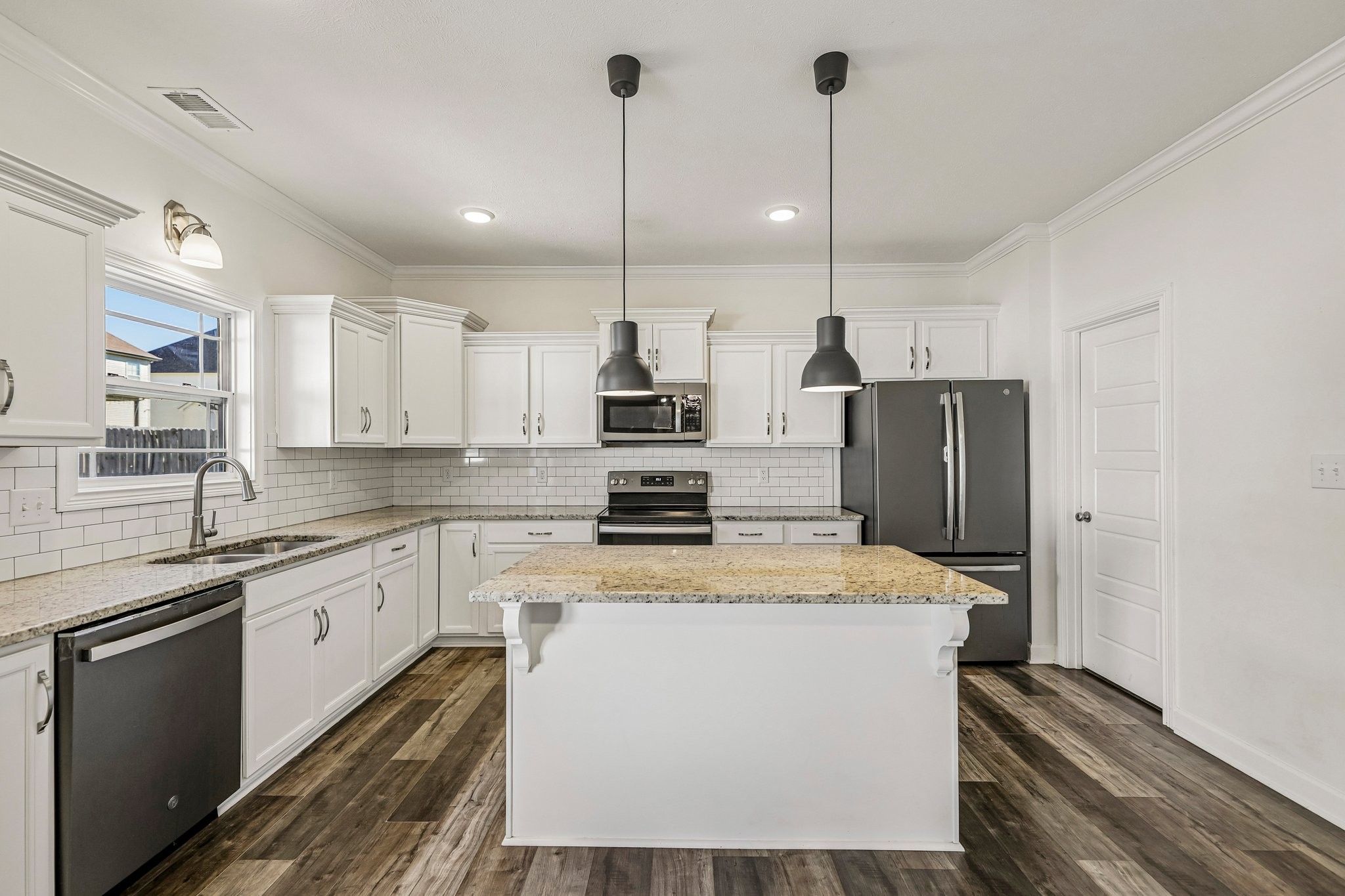 300 Bluebriar Trce Property Photo 18