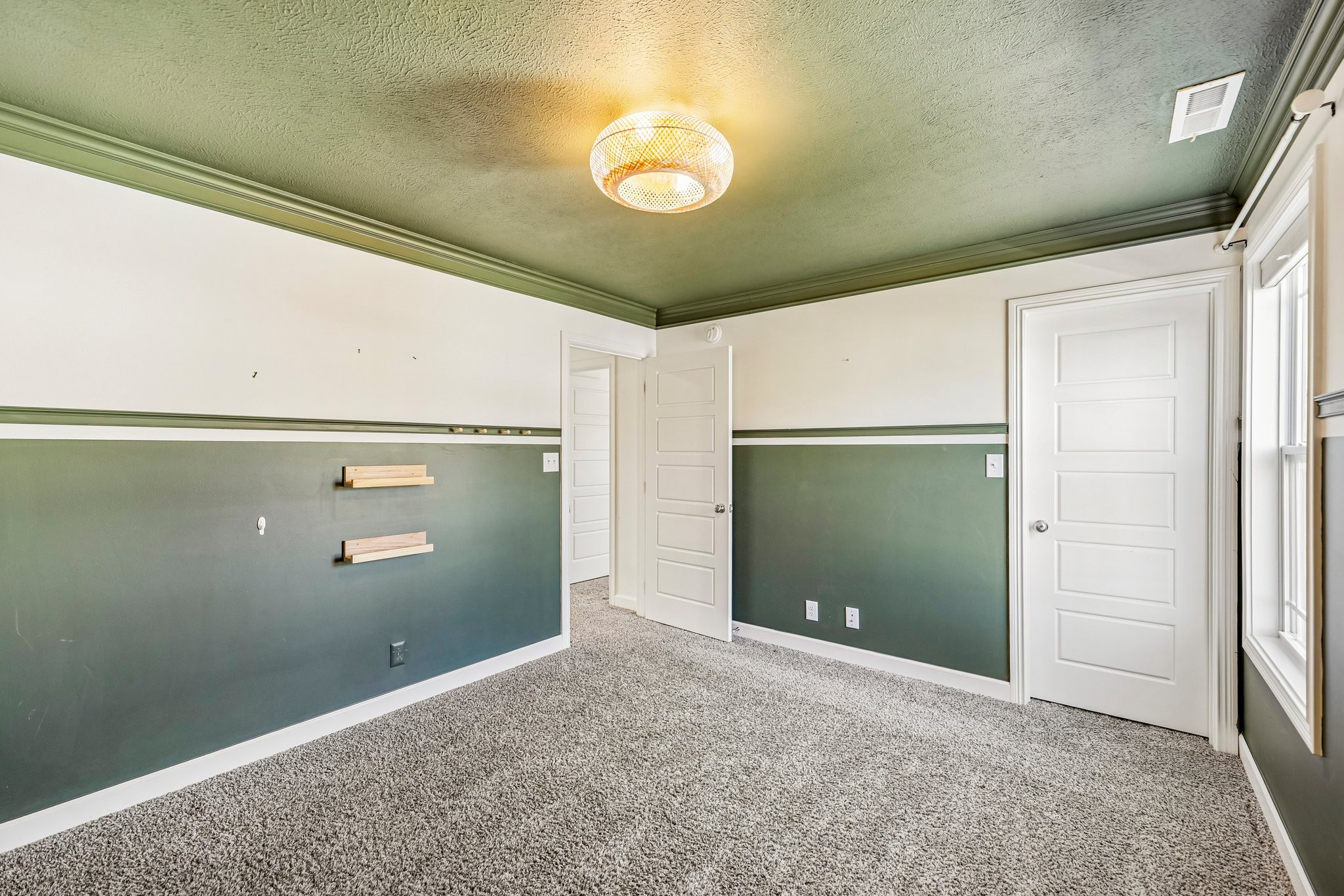 300 Bluebriar Trce Property Photo 37