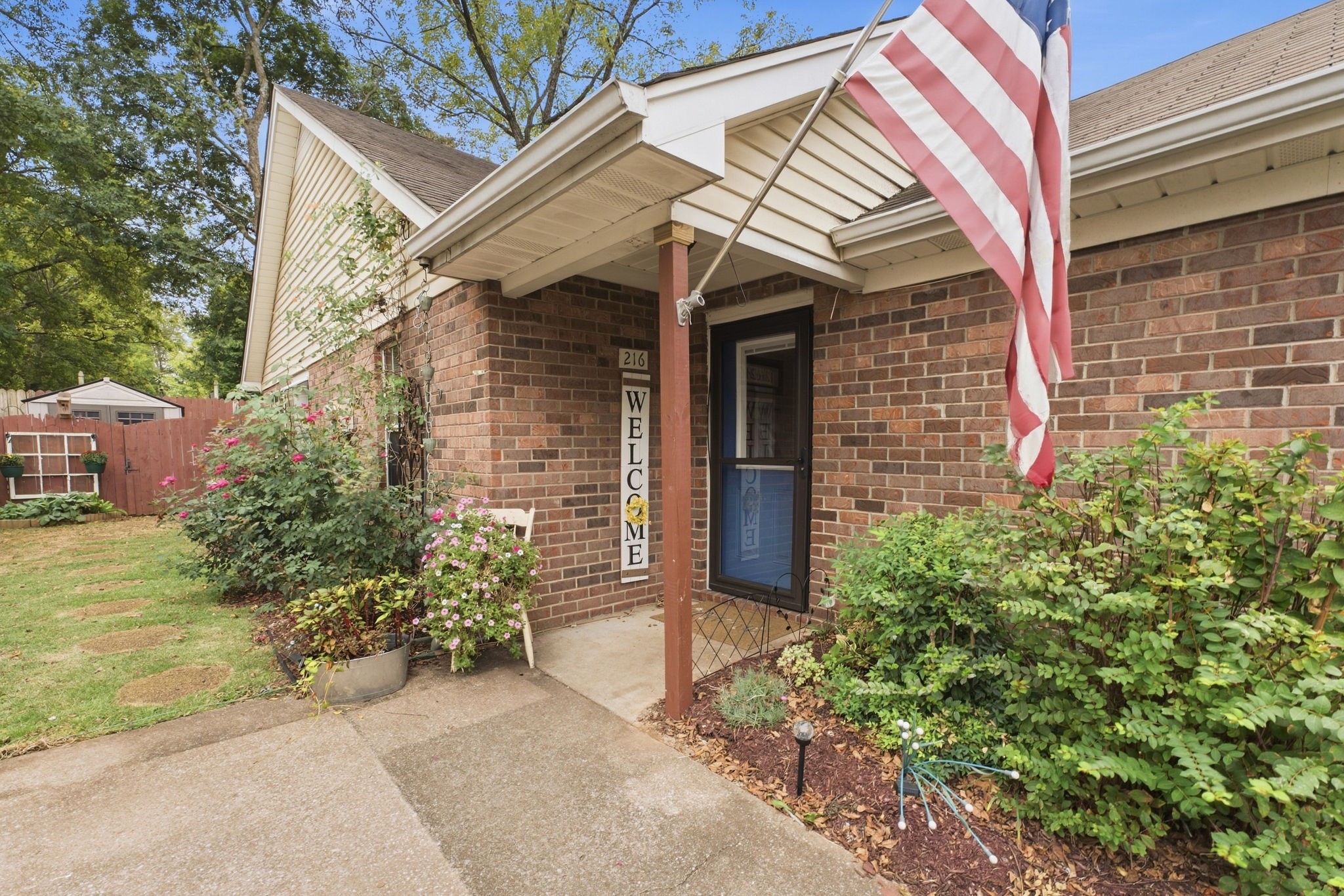 216 Hillside Ct