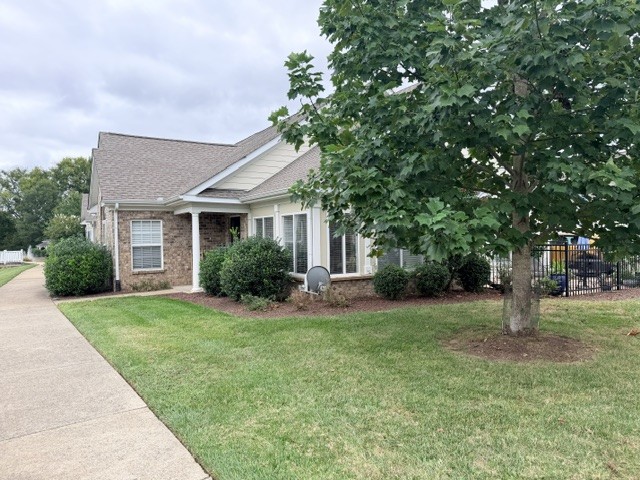825 Browns Ln Property Photo 1