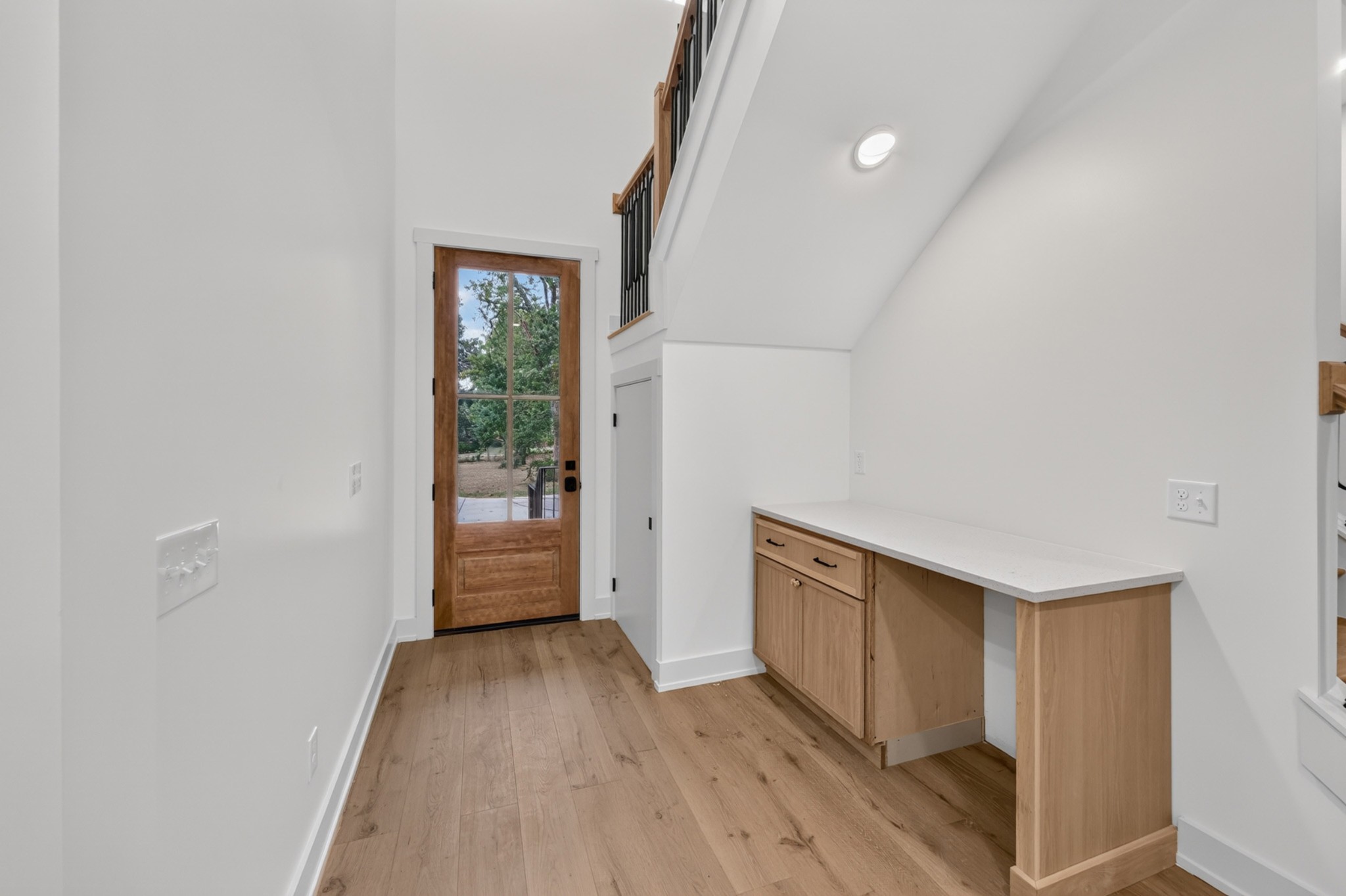 1104 S Graycroft Ave Property Photo 6
