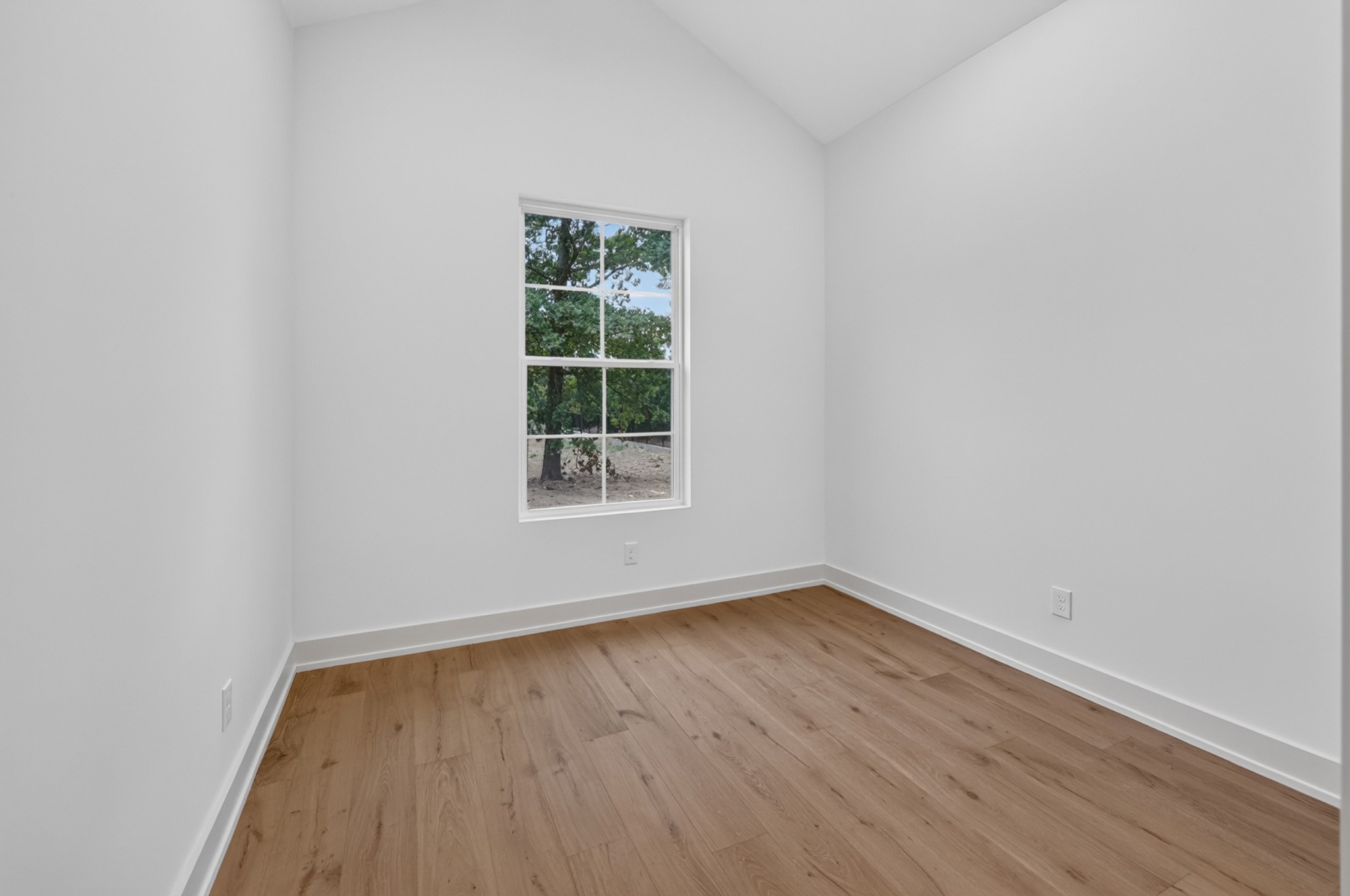 1104 S Graycroft Ave Property Photo 24