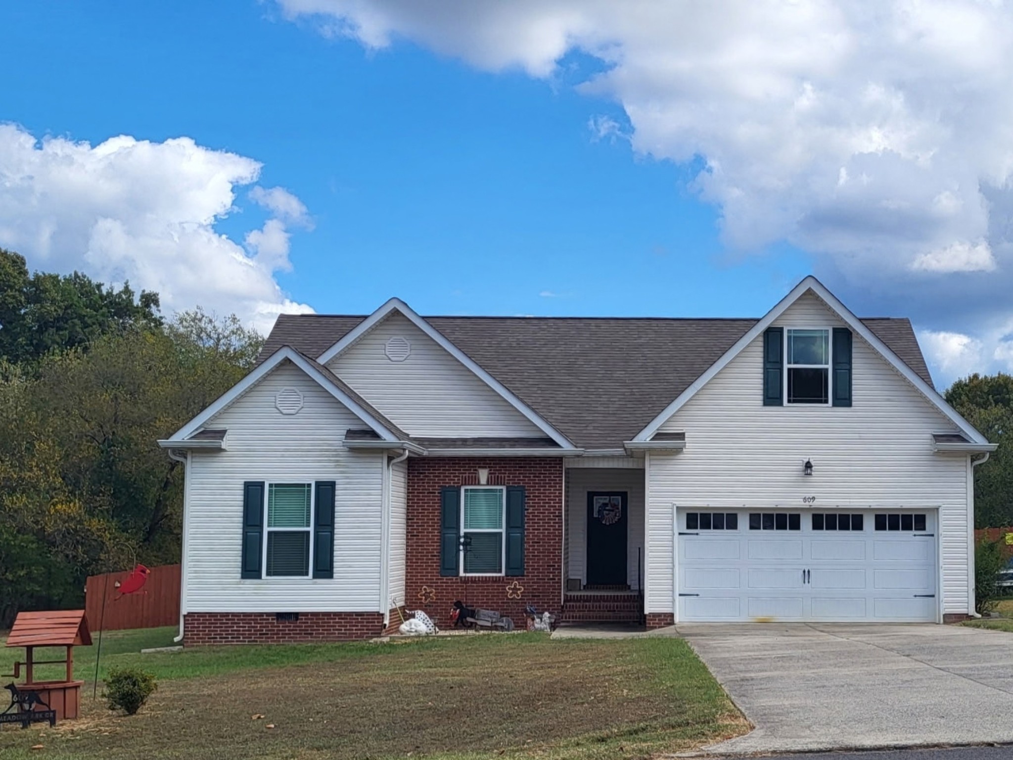 609 Meadowlark Dr Property Photo 1