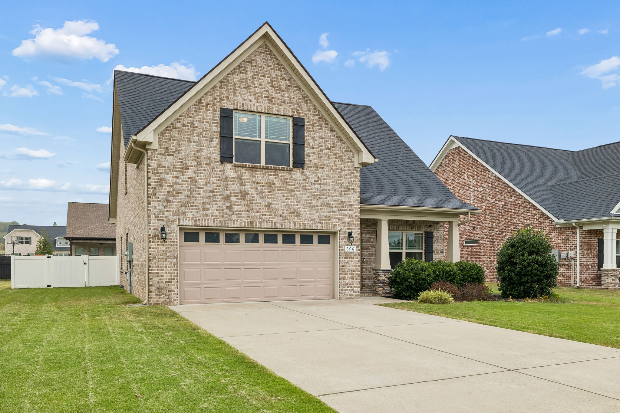 606 Golden Eagle Ct Property Photo 2