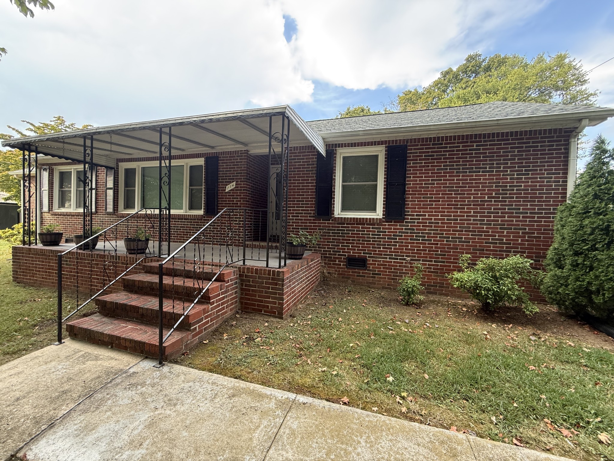 114 Hillcrest Dr Property Photo 2