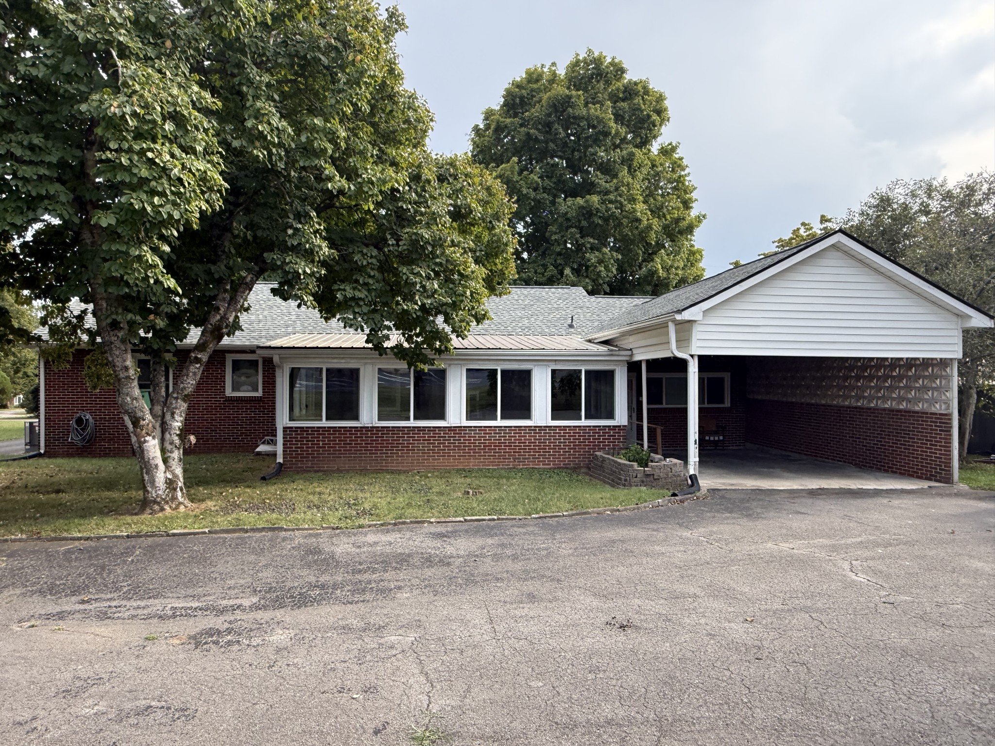 114 Hillcrest Dr Property Photo 3