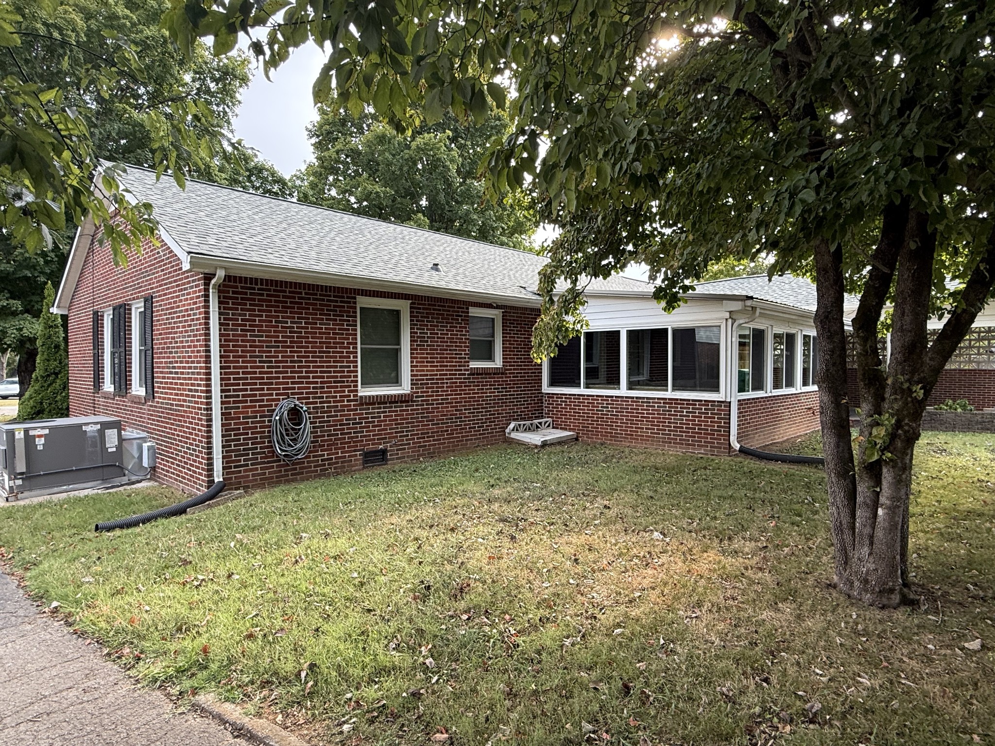 114 Hillcrest Dr Property Photo 4
