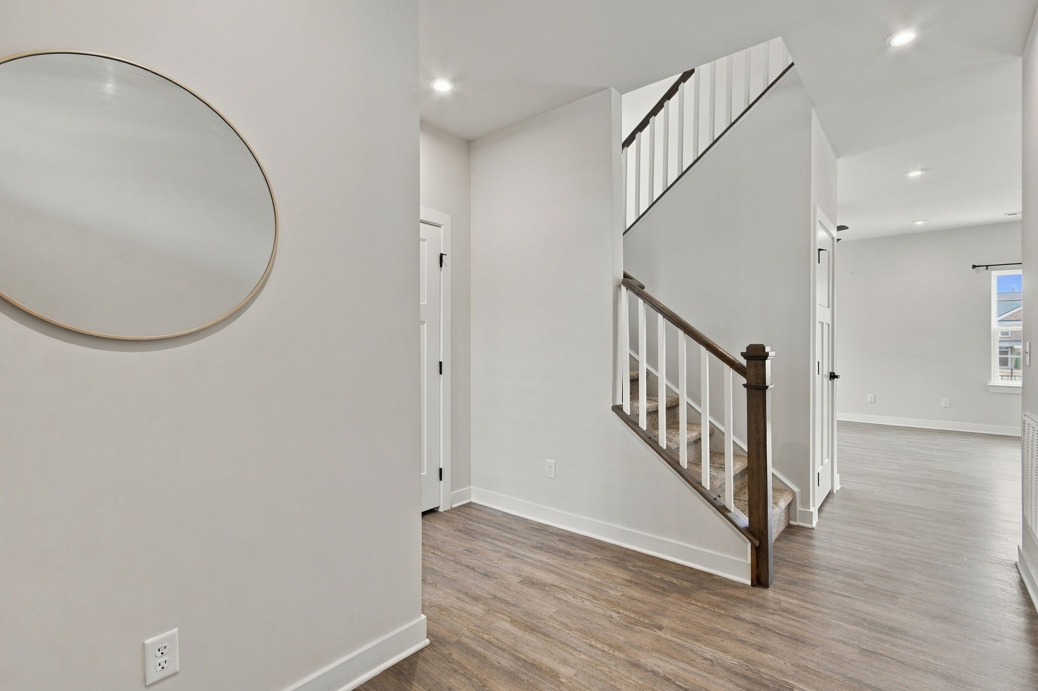 304 Finnegan Ct Property Photo 5