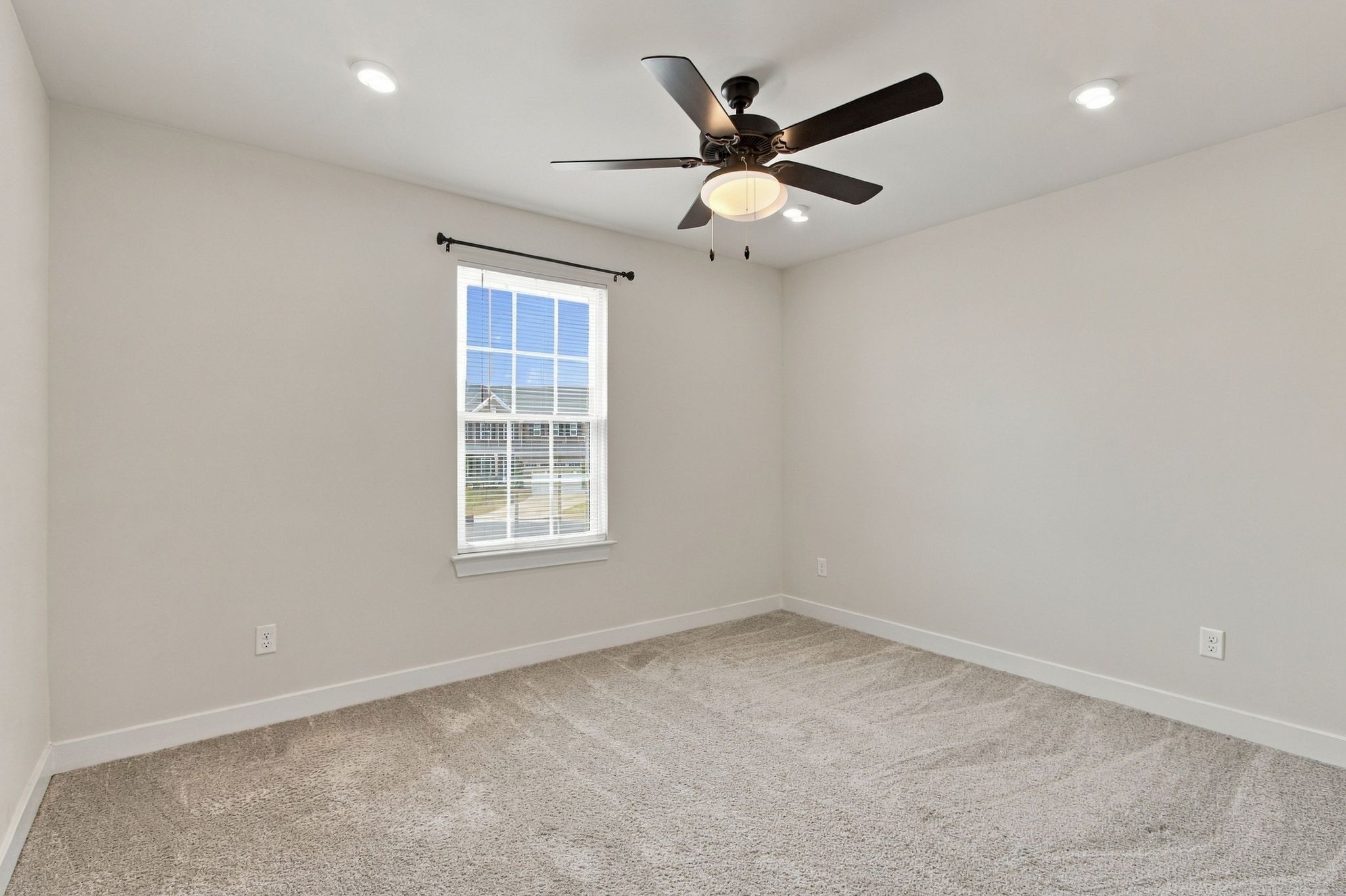 304 Finnegan Ct Property Photo 24