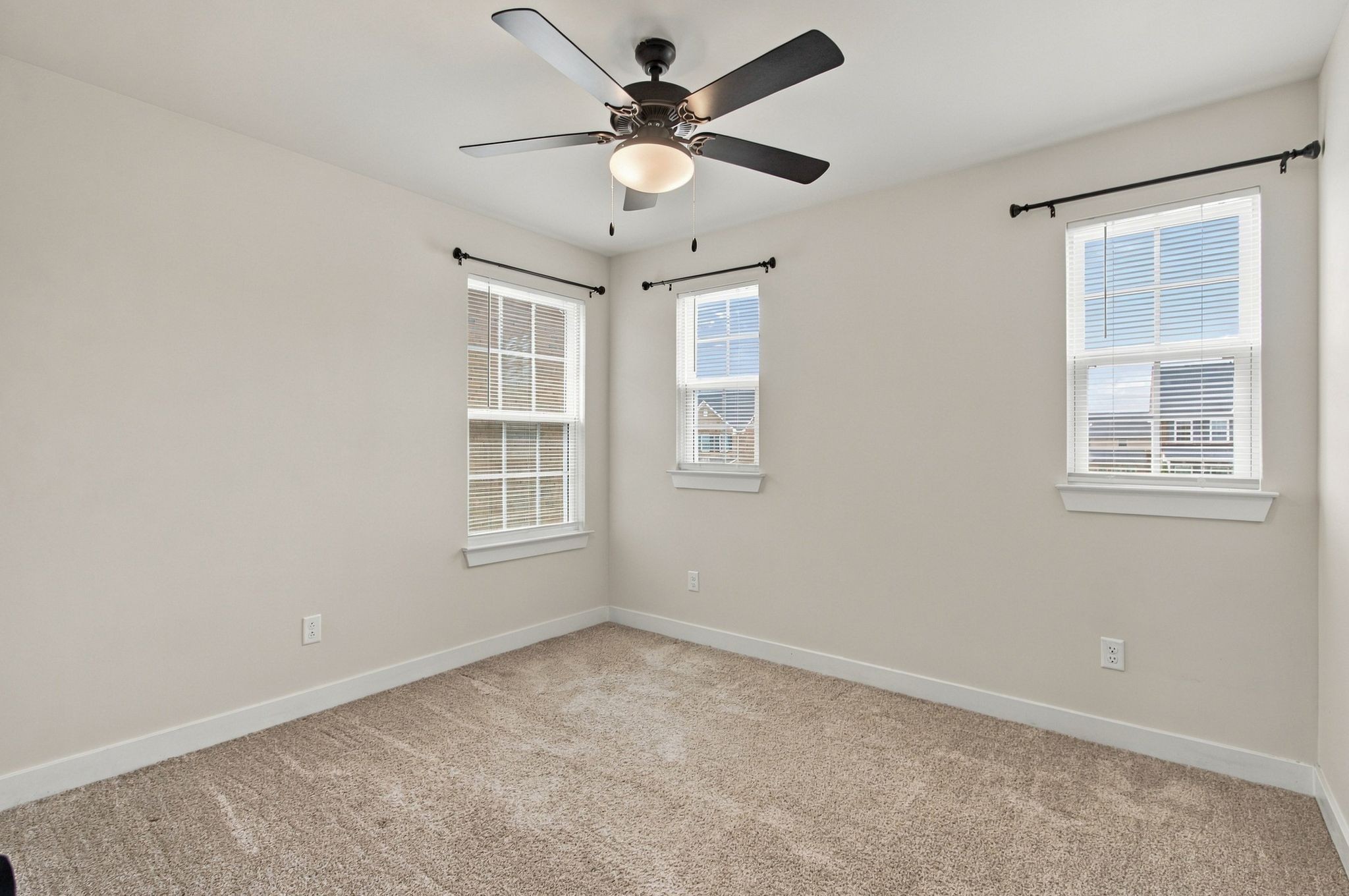 304 Finnegan Ct Property Photo 28
