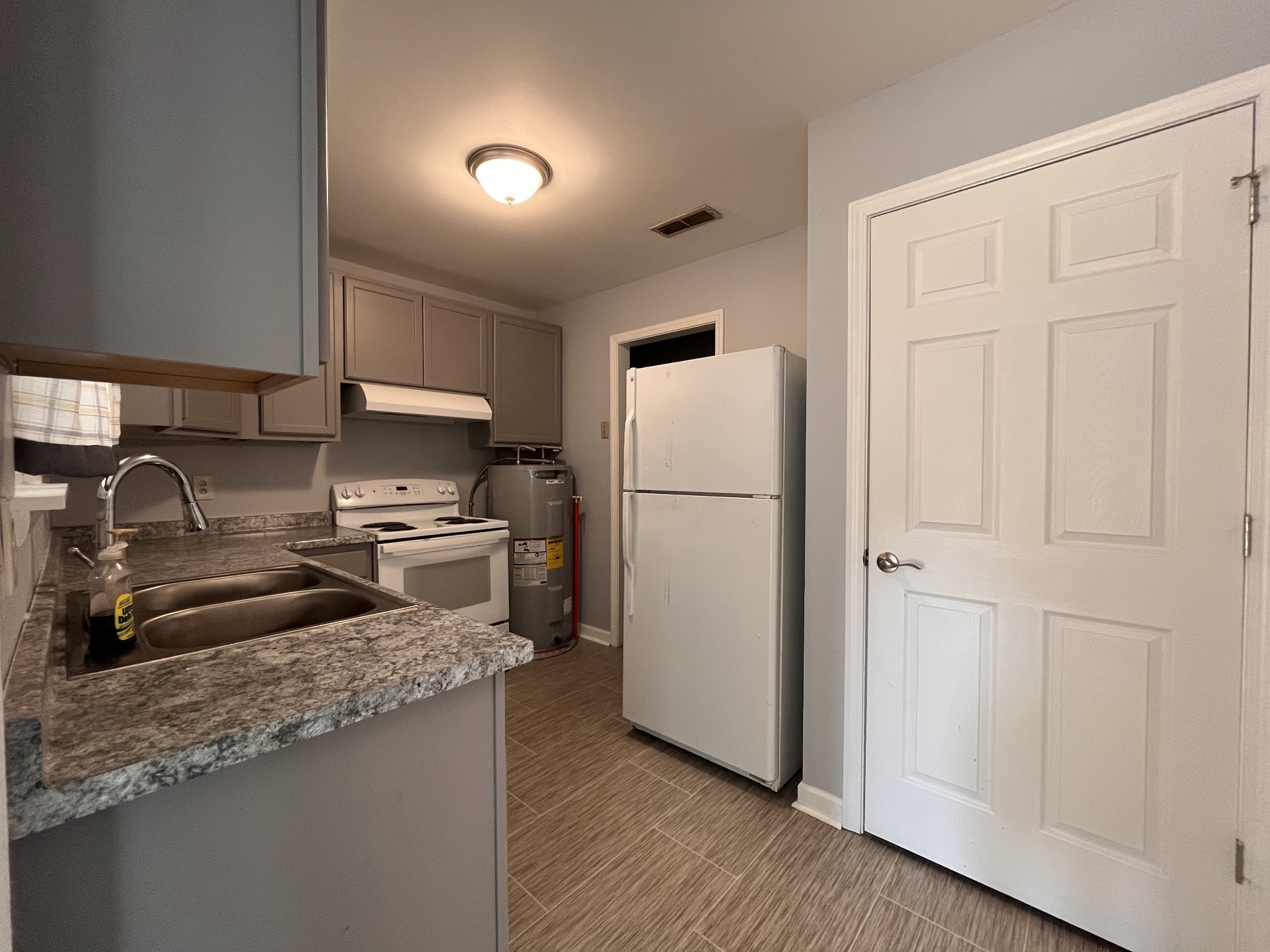 2223 Sycamore Cir Property Photo 2