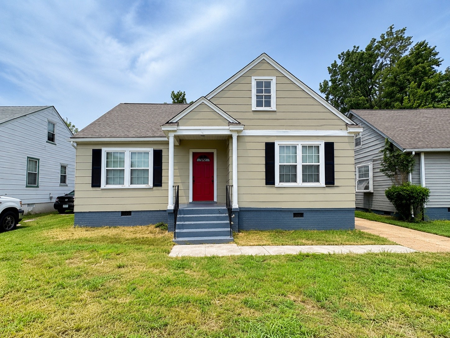 1019 University St Property Photo 1
